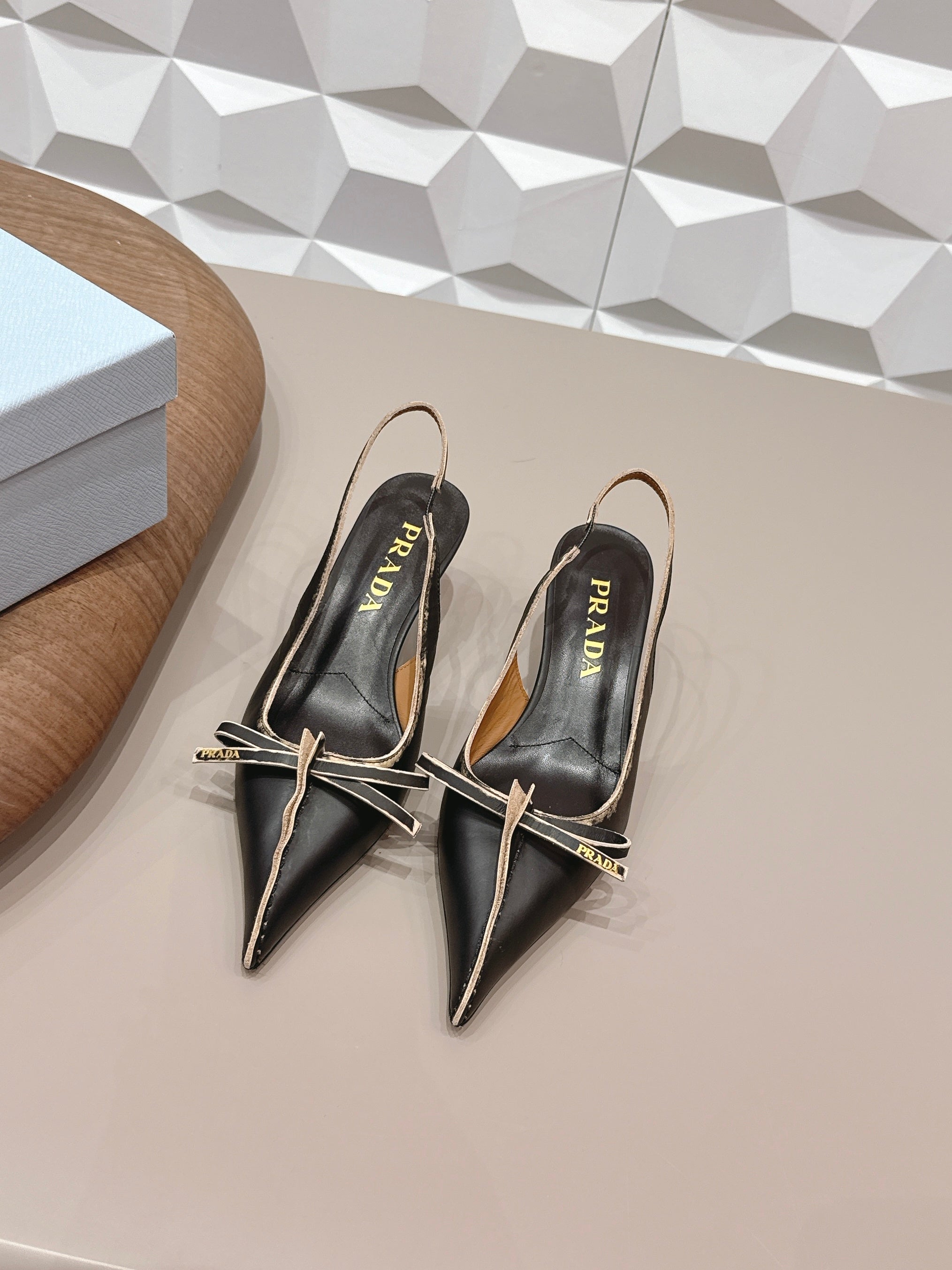 PRADA 26S POINTED TOE SLINGBACK HIGH HEELS 55MM IN BLACK CALFSKIN WITH BOW