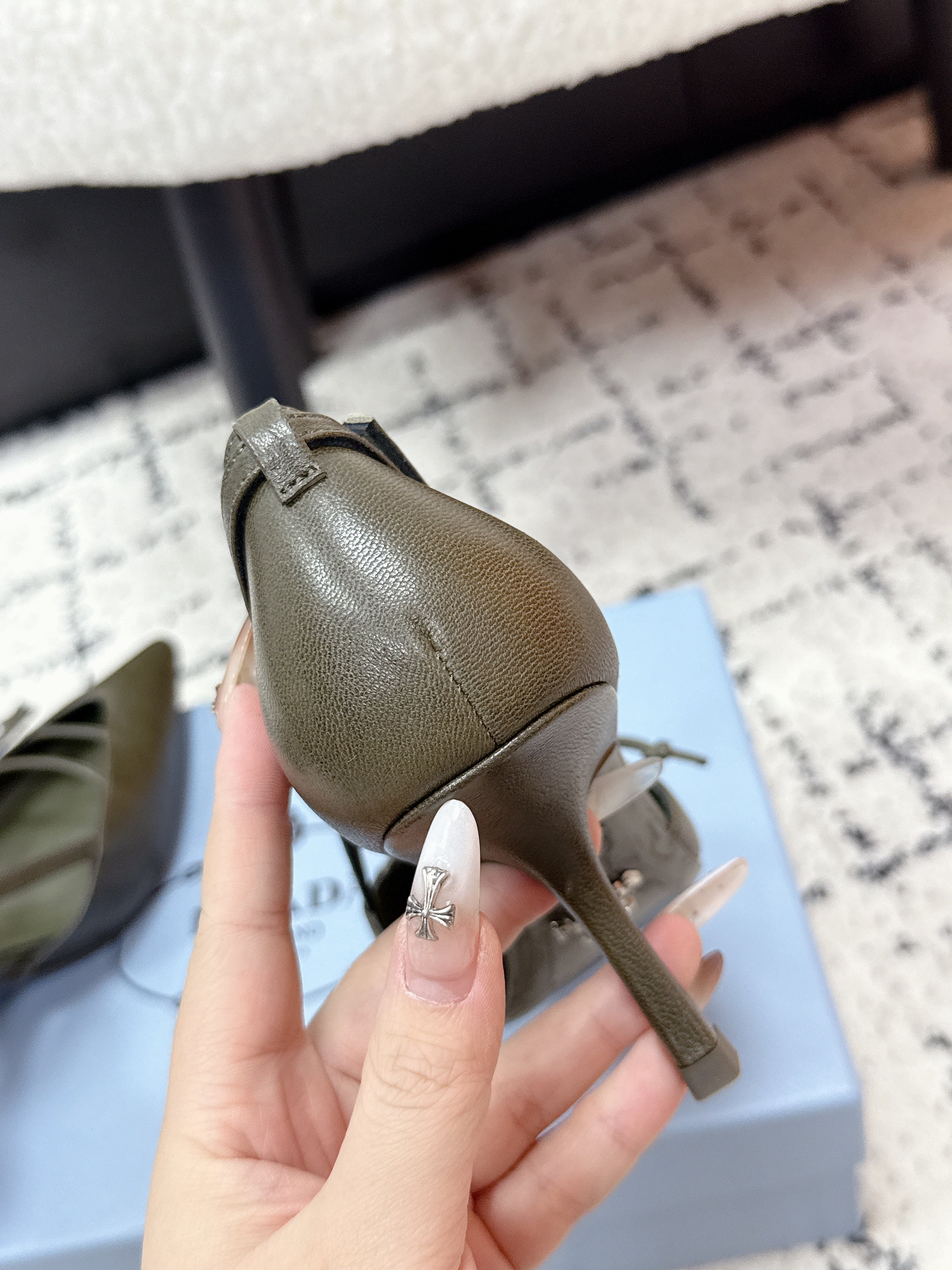 PRADA 26S POINTED-TOE HIGH HEELS 75MM IN OLIVE BROWN CALFSKIN WITH BOW