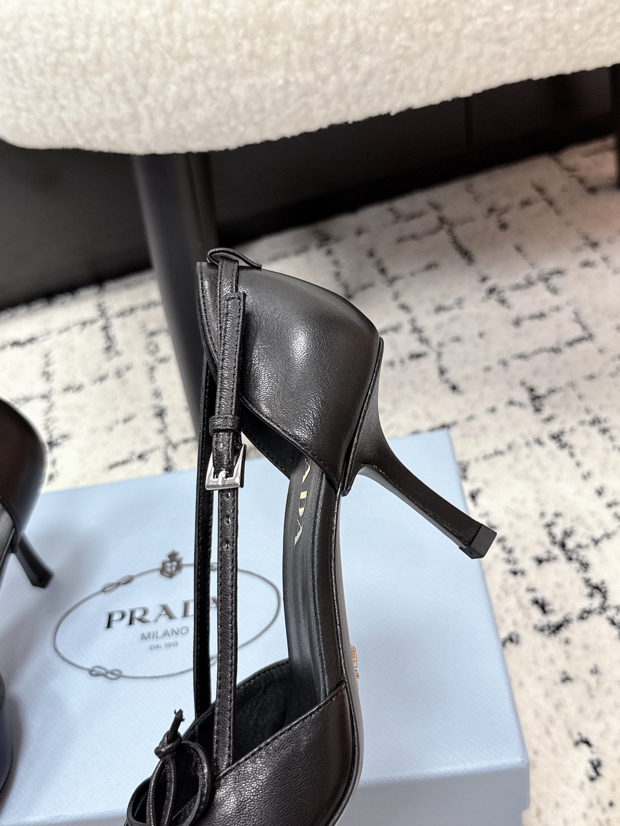 PRADA 26S POINTED-TOE HIGH HEELS 75MM IN BLACK CALFSKIN WITH BOW