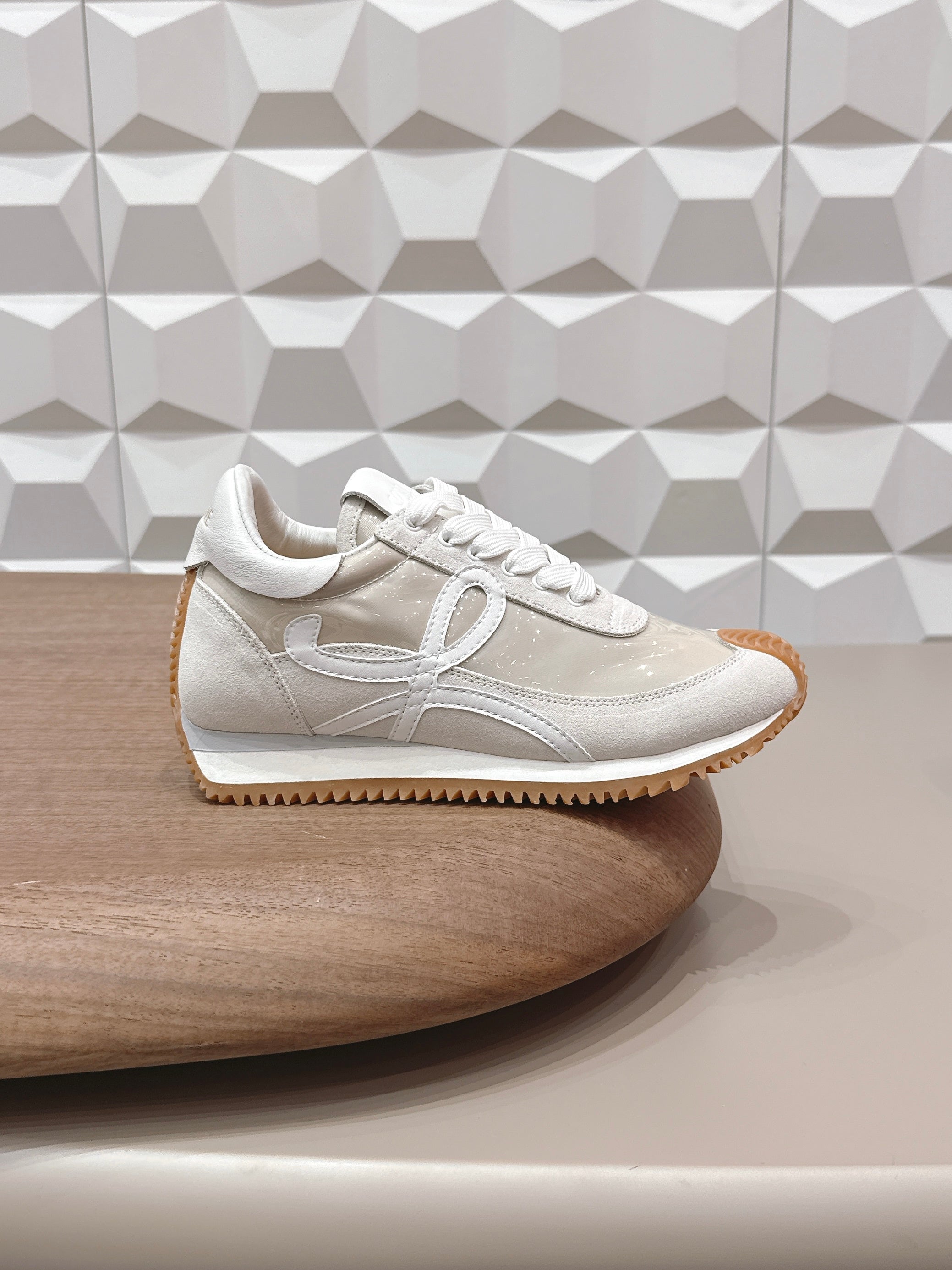 LOEWE 26S FLOW RUNNER SNEAKER IN WHITE SUEDE AND CLEAR PLASTIC AND CALFSKIN