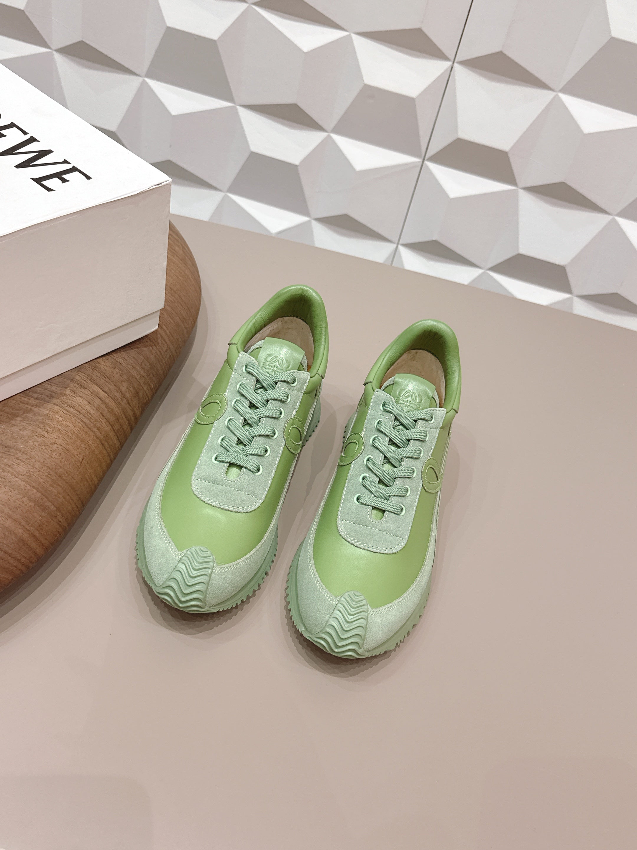 LOEWE 26S FLOW RUNNER SNEAKER IN OLIVE GREEN CALFSKIN AND SUEDE