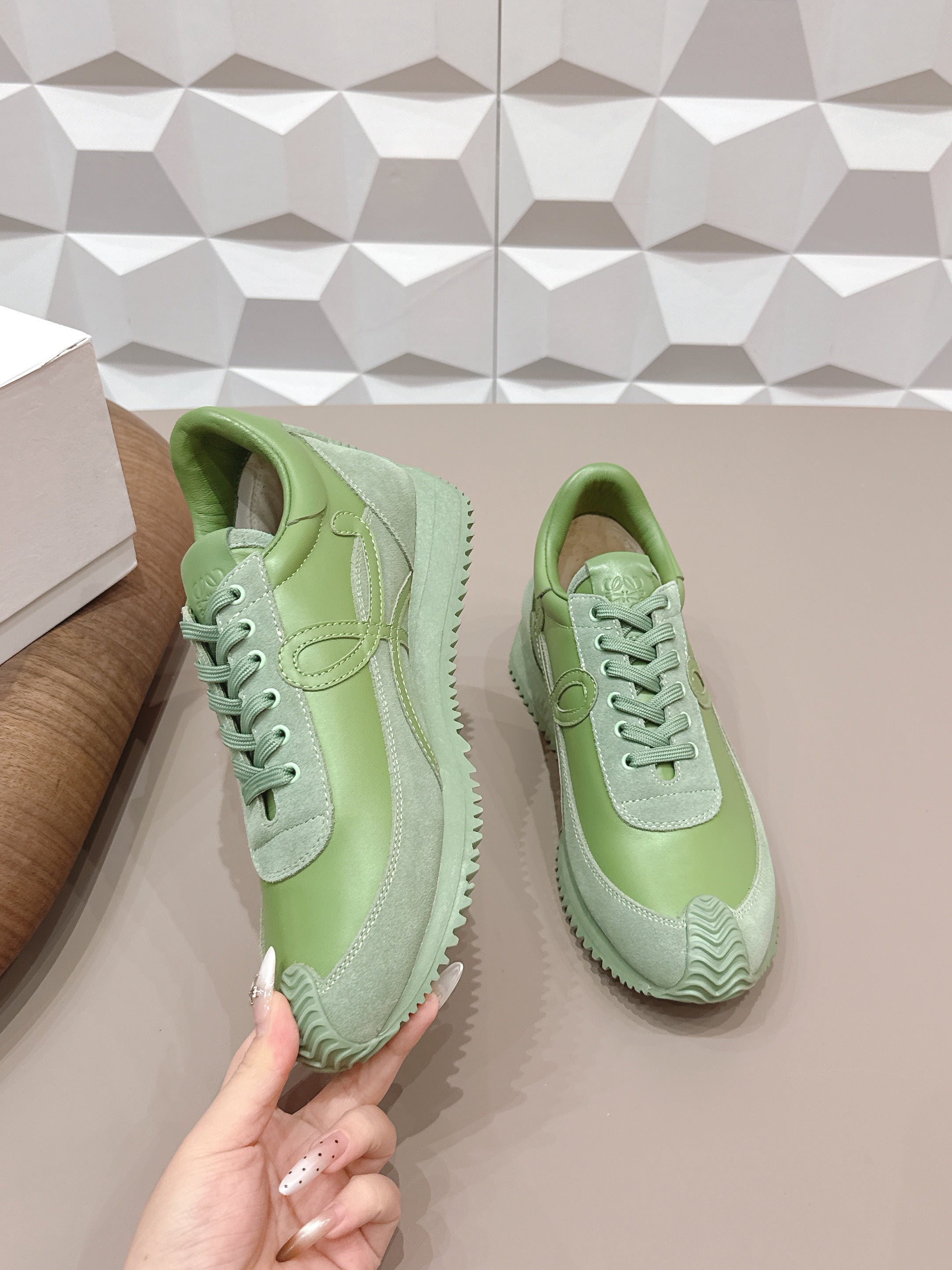 LOEWE 26S FLOW RUNNER SNEAKER IN OLIVE GREEN CALFSKIN AND SUEDE