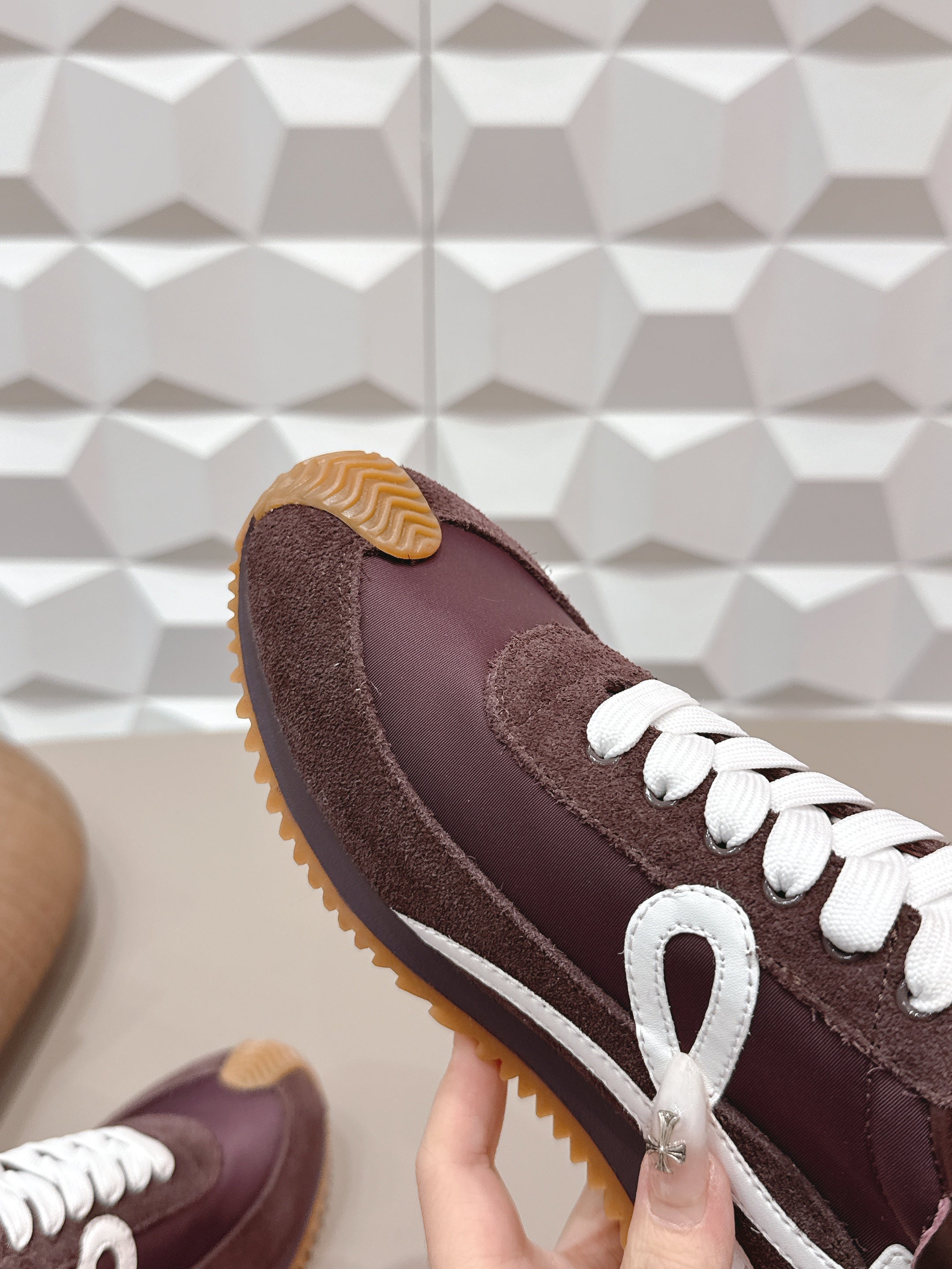 LOEWE 26S FLOW RUNNER SNEAKER IN DARK BROWN AND WHITE SUEDE AND CALFSKIN