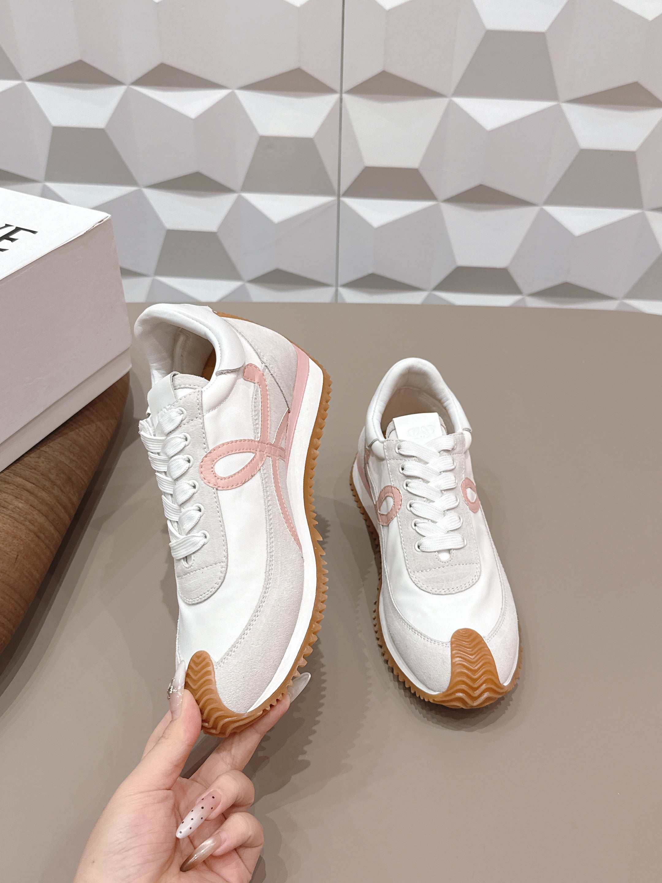 LOEWE 26S FLOW RUNNER SNEAKER IN LIGHT GRAY SUEDE AND WHITE CALFSKIN