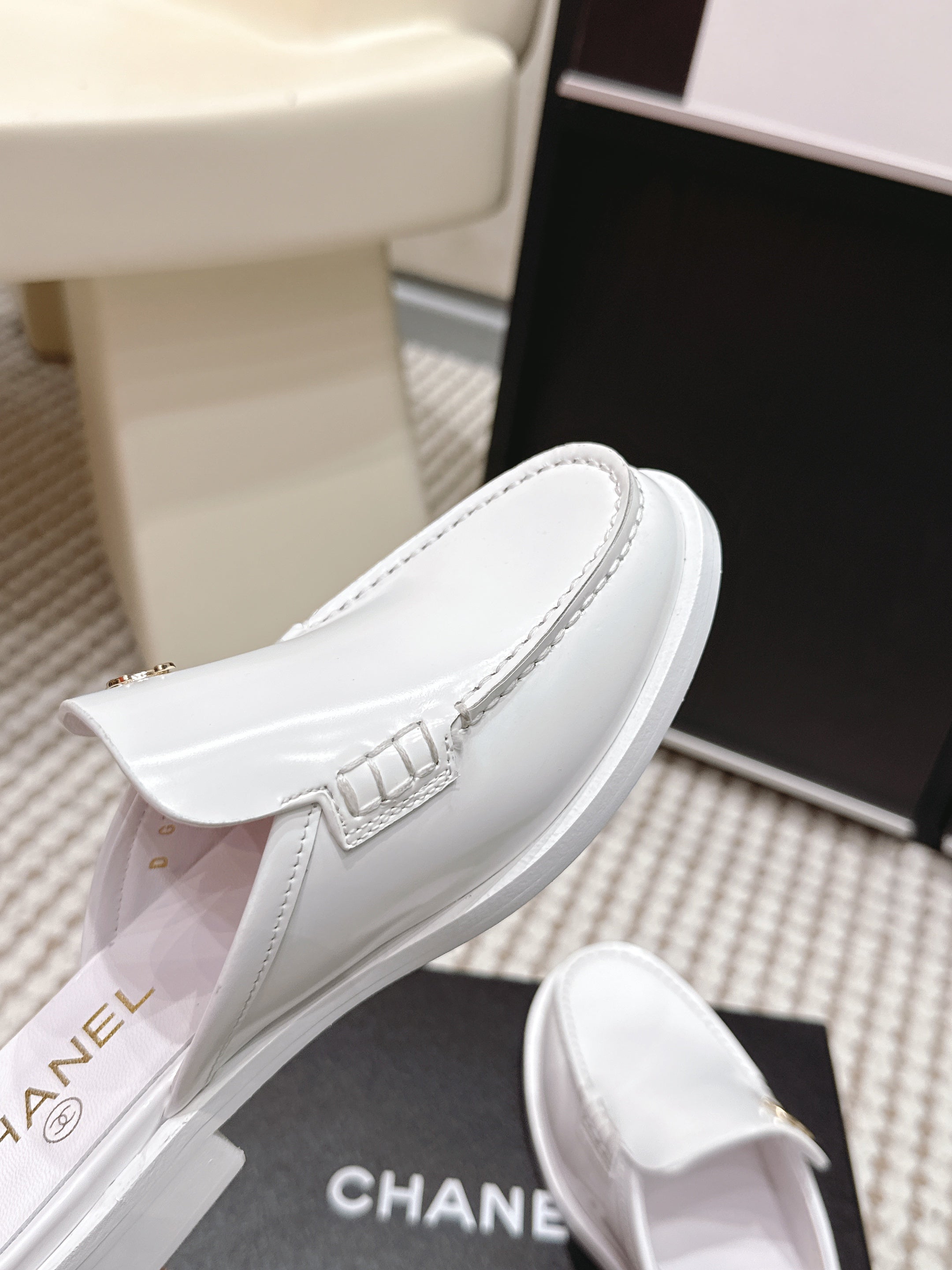 CHANEL 26S LOAFER MULES IN WHITE GLOSSY CALFSKIN