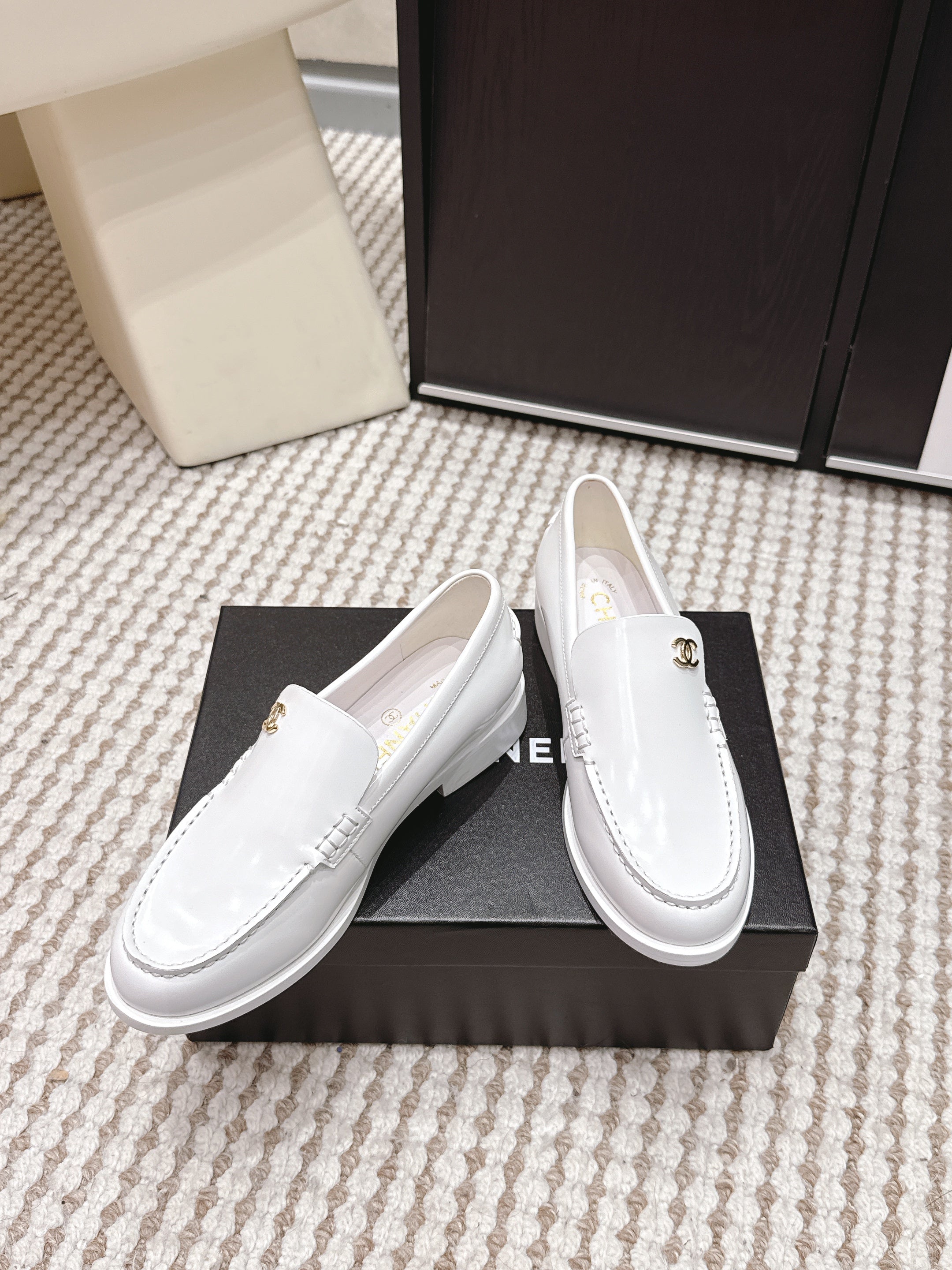 CHANEL 26S LOAFERS IN WHITE GLOSSY CALFSKIN