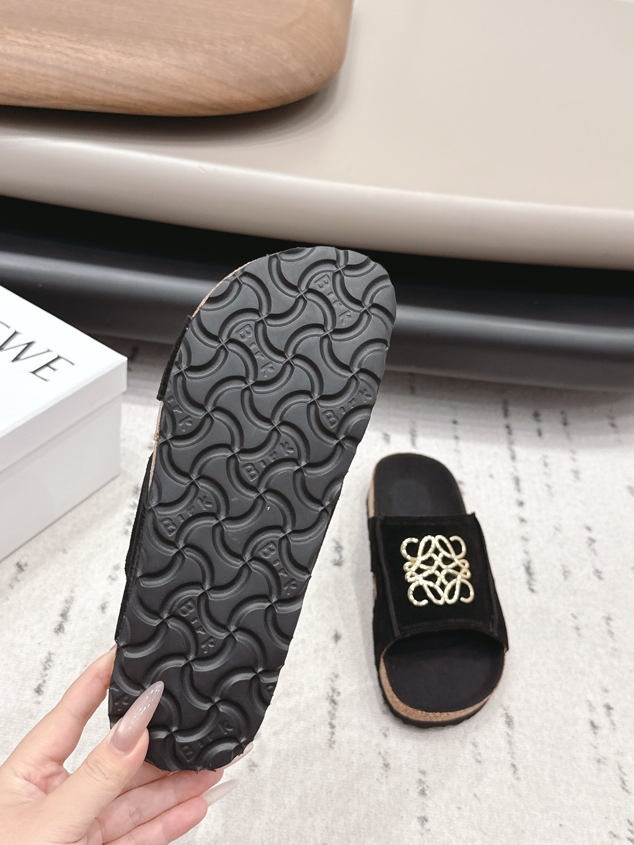 LOEWE 26S FLAT SANDALS IN BLACK LOGO GOLD HARDWARE