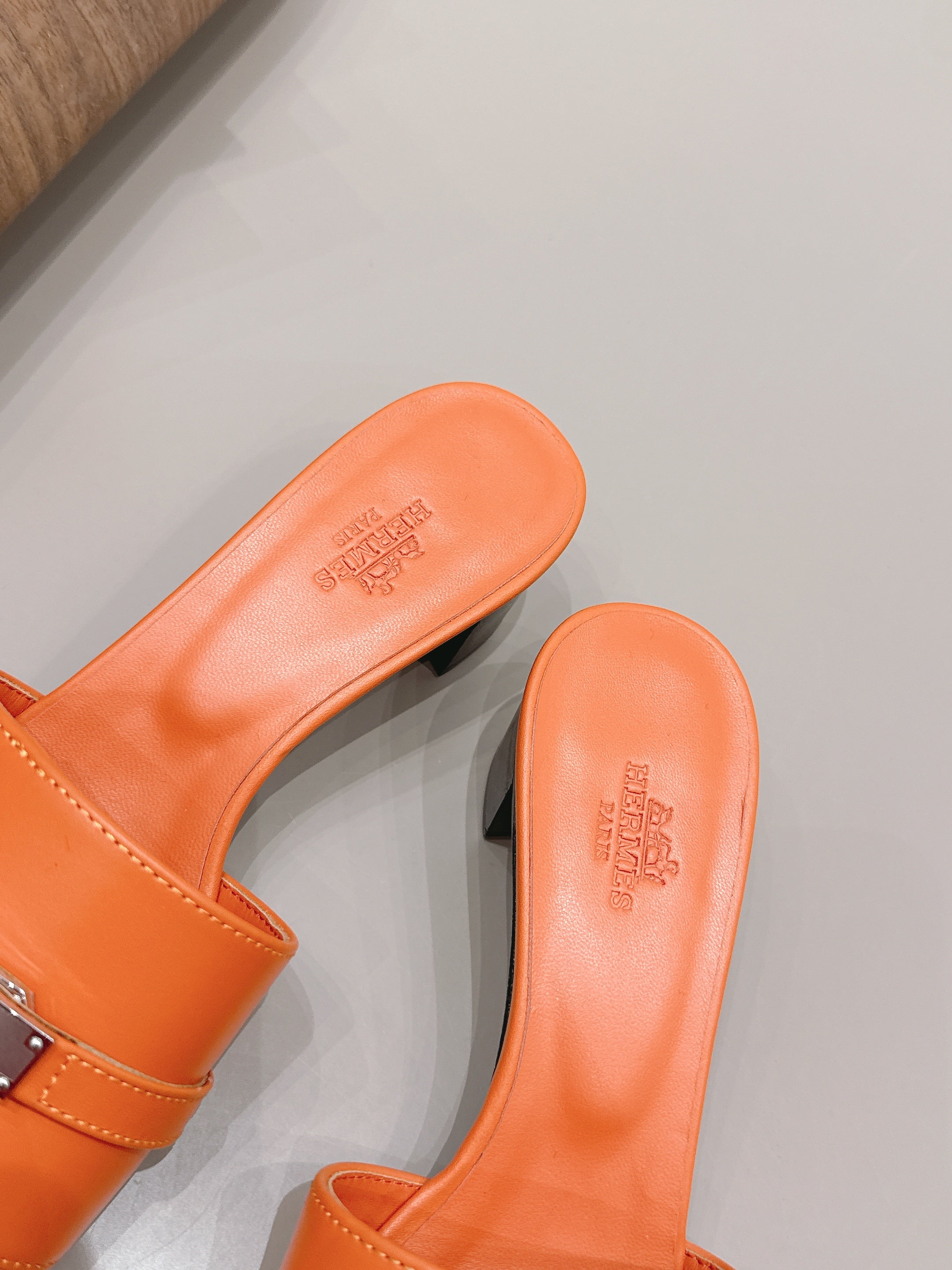 HM 26S KELLY HEEL SANDAL 50MM IN ORANGE CALFSKIN SILVER HARDWARE