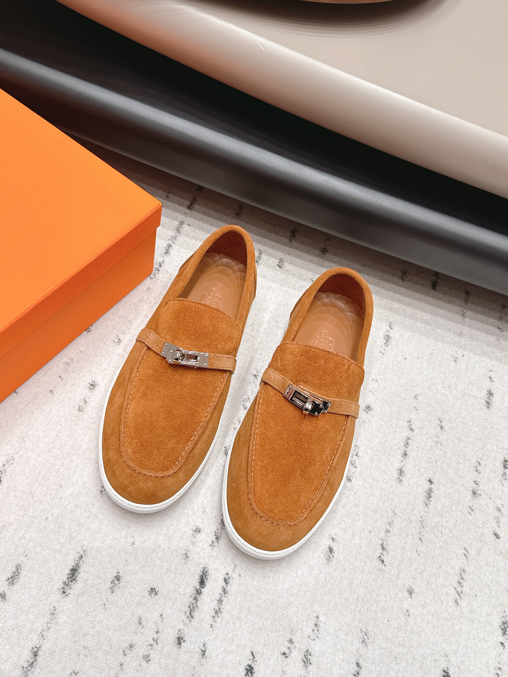 HM 26S KELLY PARIS LOAFERS IN ORANGE SUEDE SILVER HARDWARE