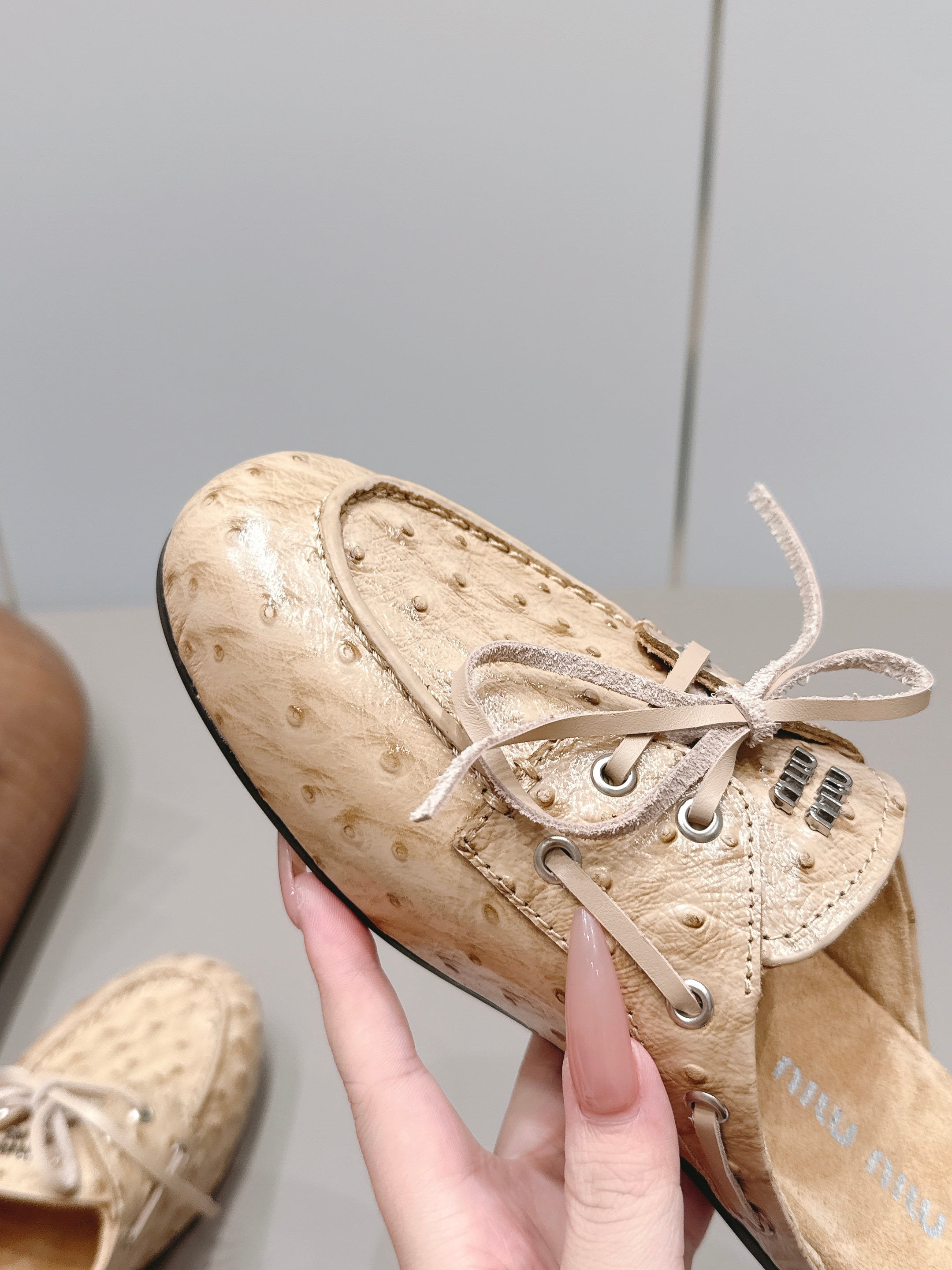 MIUMIU 26S LOAFER MULES IN BEIGE CALFSKIN