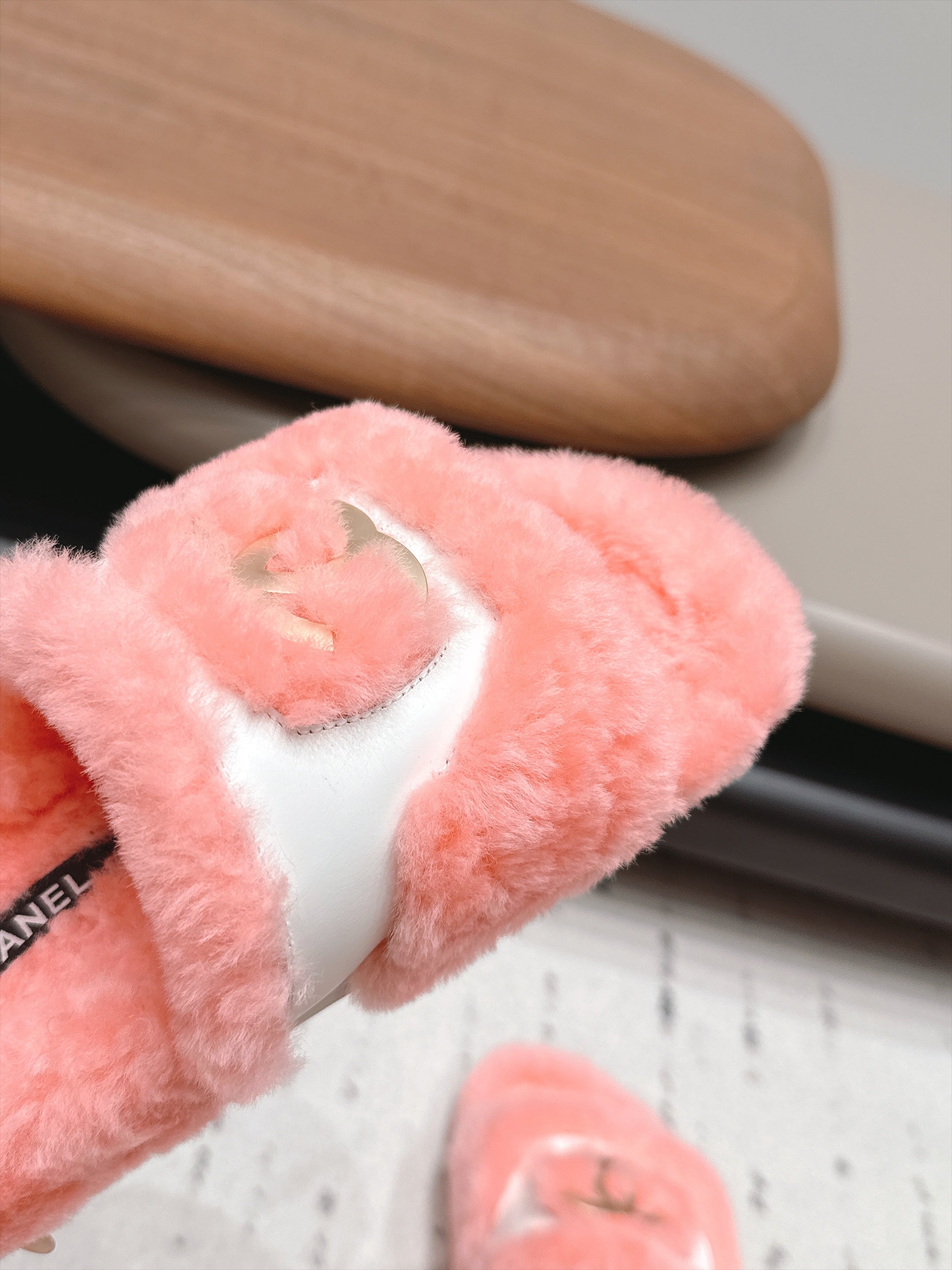 CHANEL 26S SLIDE SANDALS IN LIGHT PINK SHEARLING AND BLACK STRAP