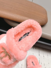 CHANEL 26S SLIDE SANDALS IN LIGHT PINK SHEARLING AND BLACK STRAP