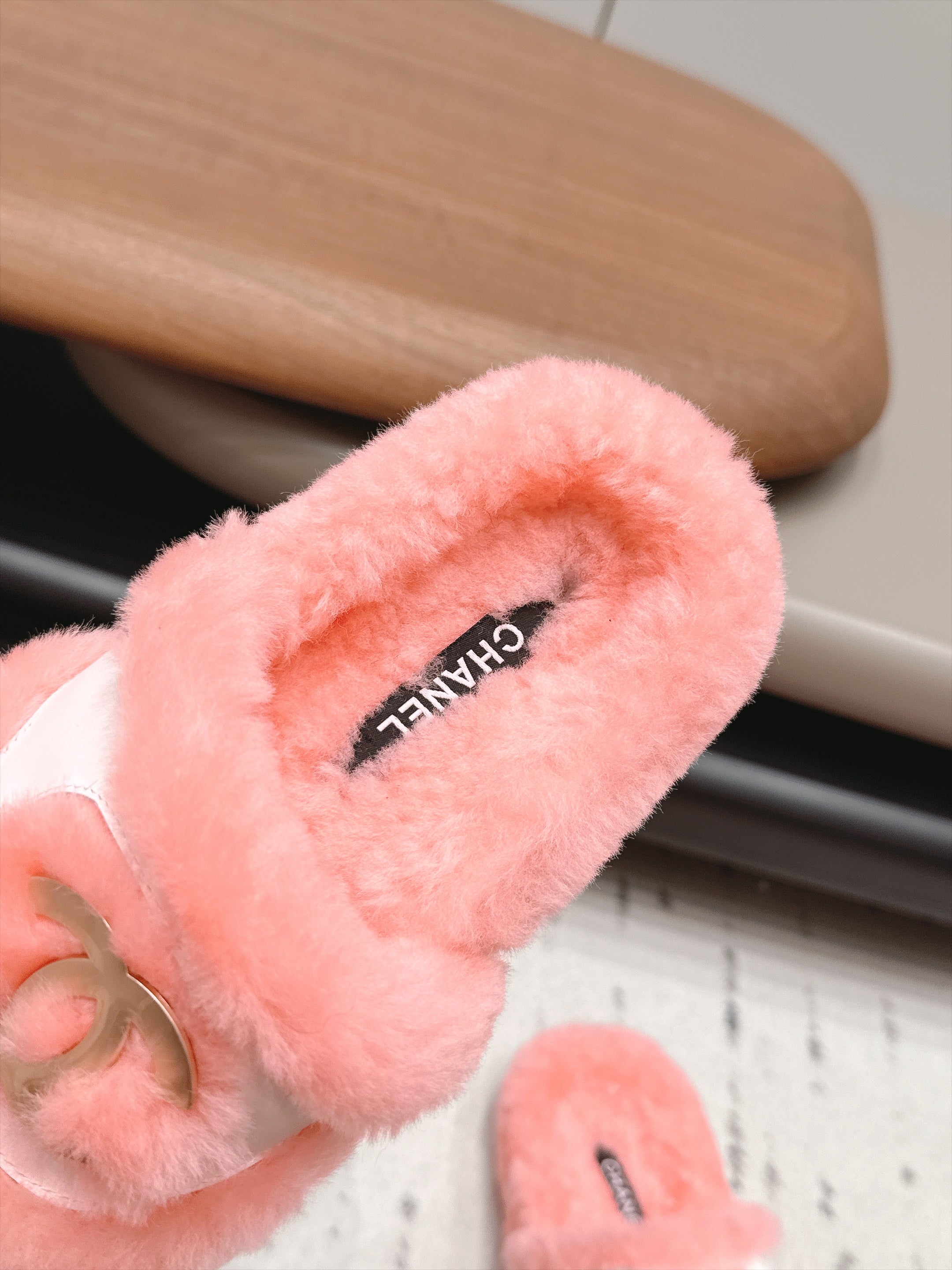 CHANEL 26S SLIDE SANDALS IN LIGHT PINK SHEARLING AND BLACK STRAP