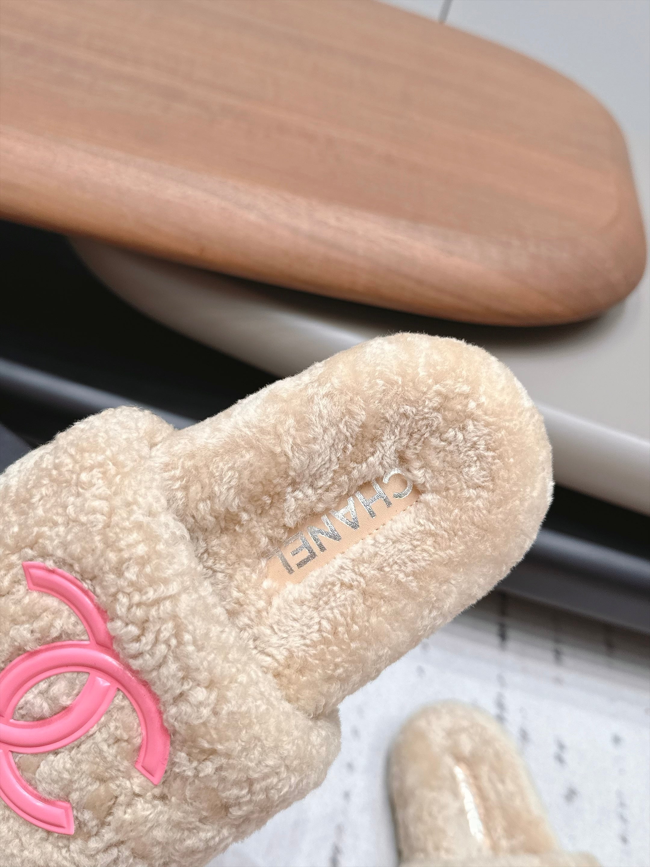 CHANEL 26S SLIDE MULES IN BEIGE SHEARLING AND PINK CC LOGO