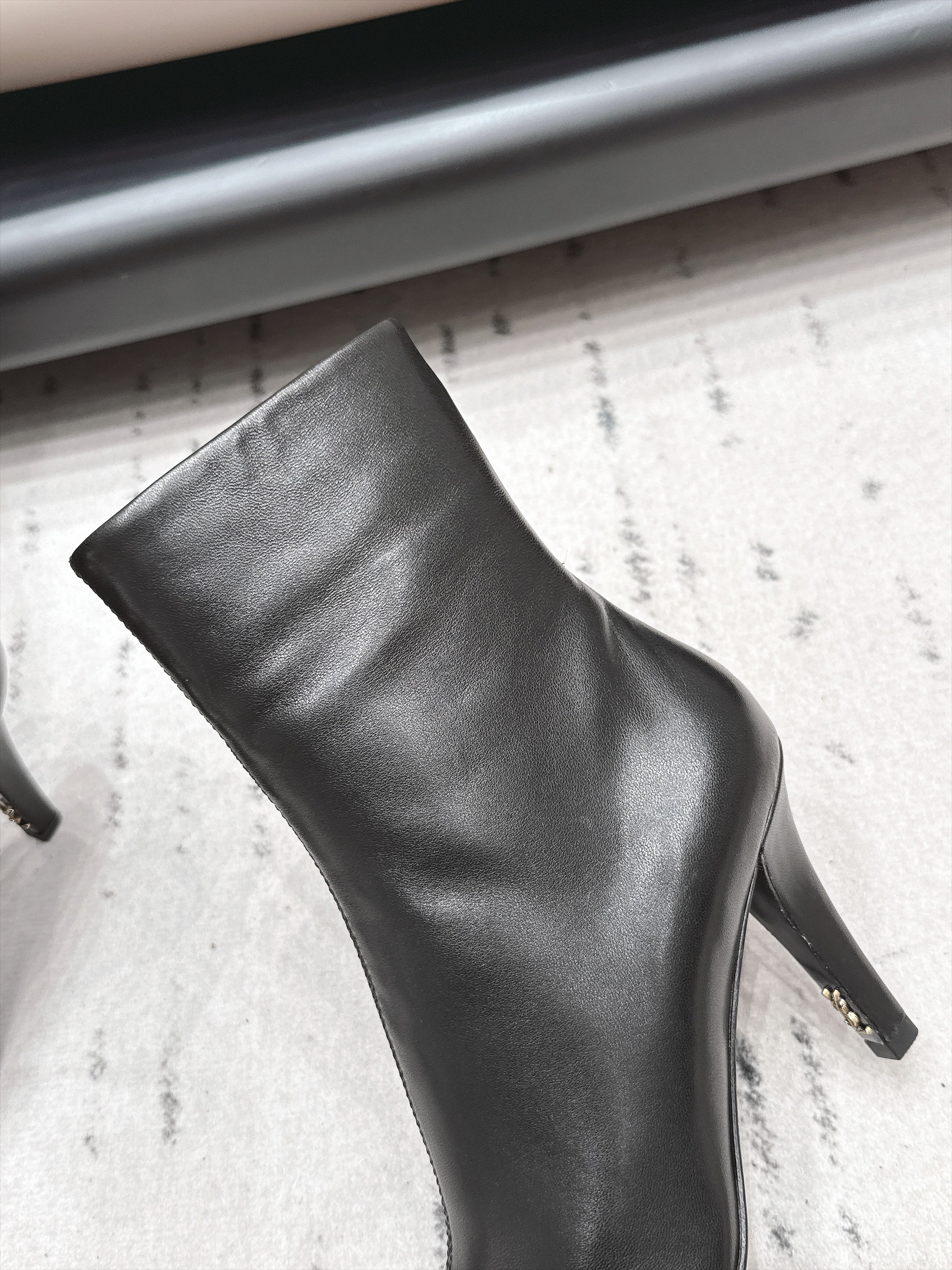 YSL 26S ANKLE BOOTS 80 MM IN BLACK CALFSKIN