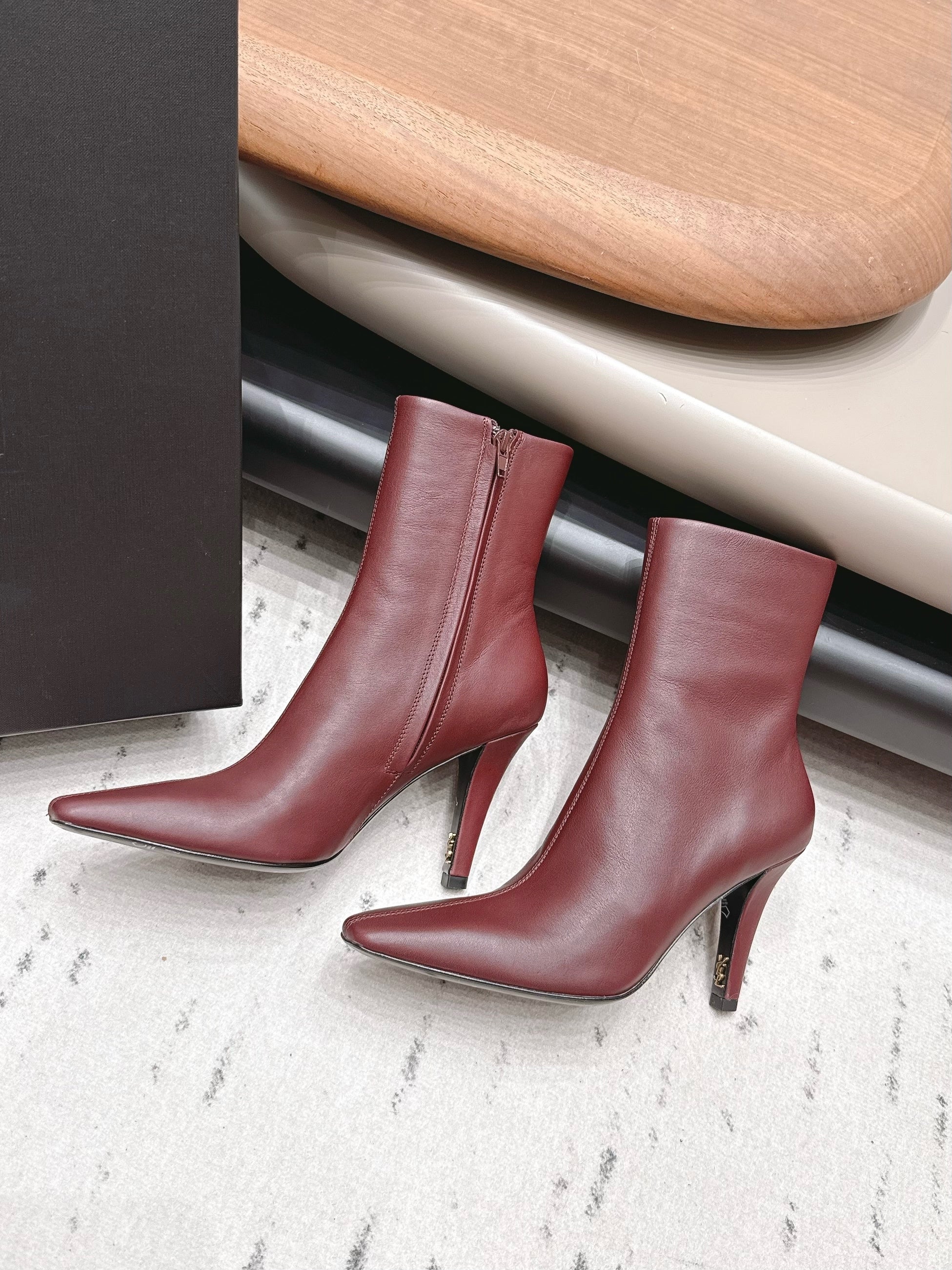 YSL 26S ANKLE BOOTS 80 MM IN BURGUNDY CALFSKIN