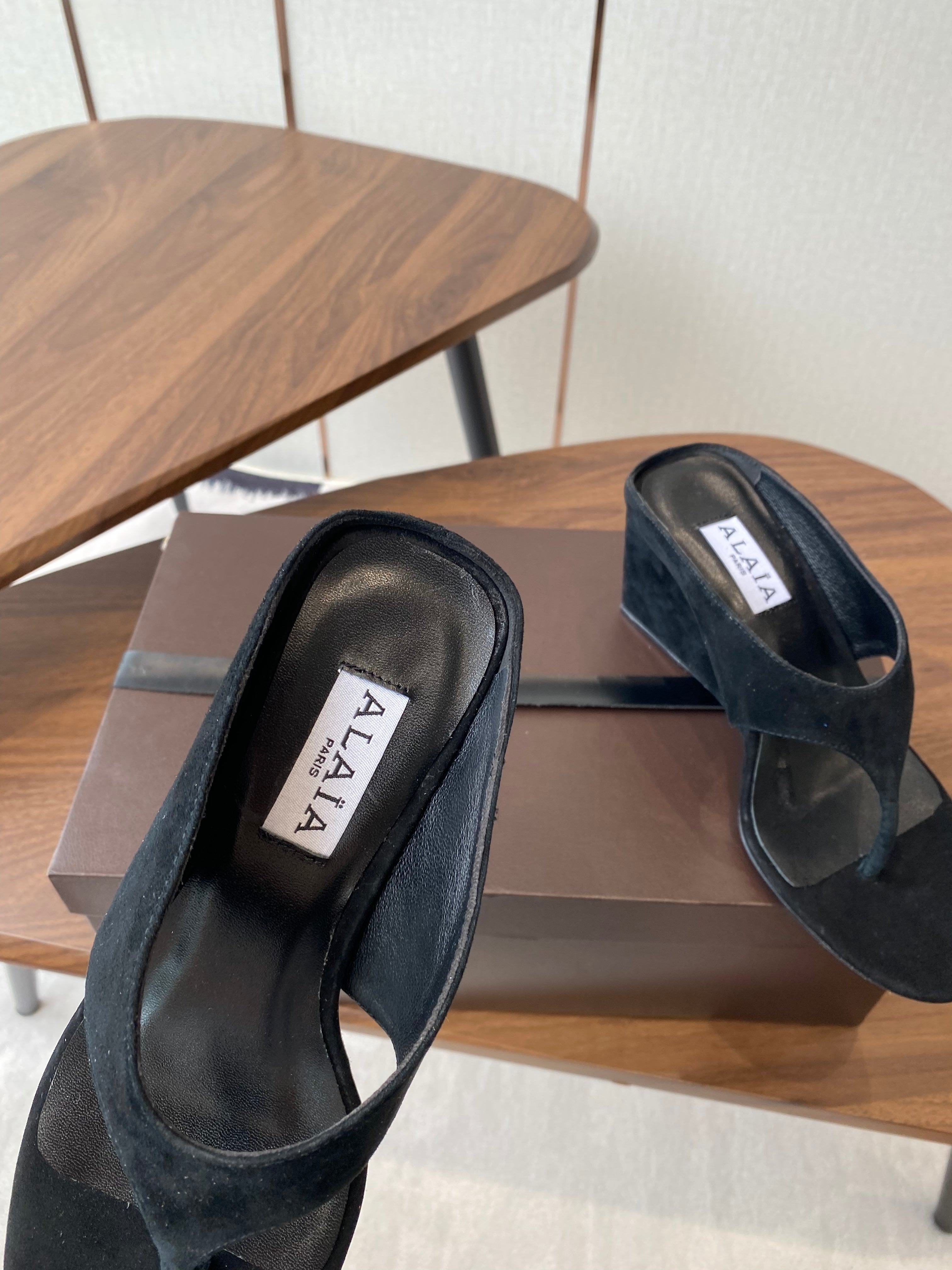 ALAIA WEDGE THONG SANDALS 25S IN BLACK SUEDE