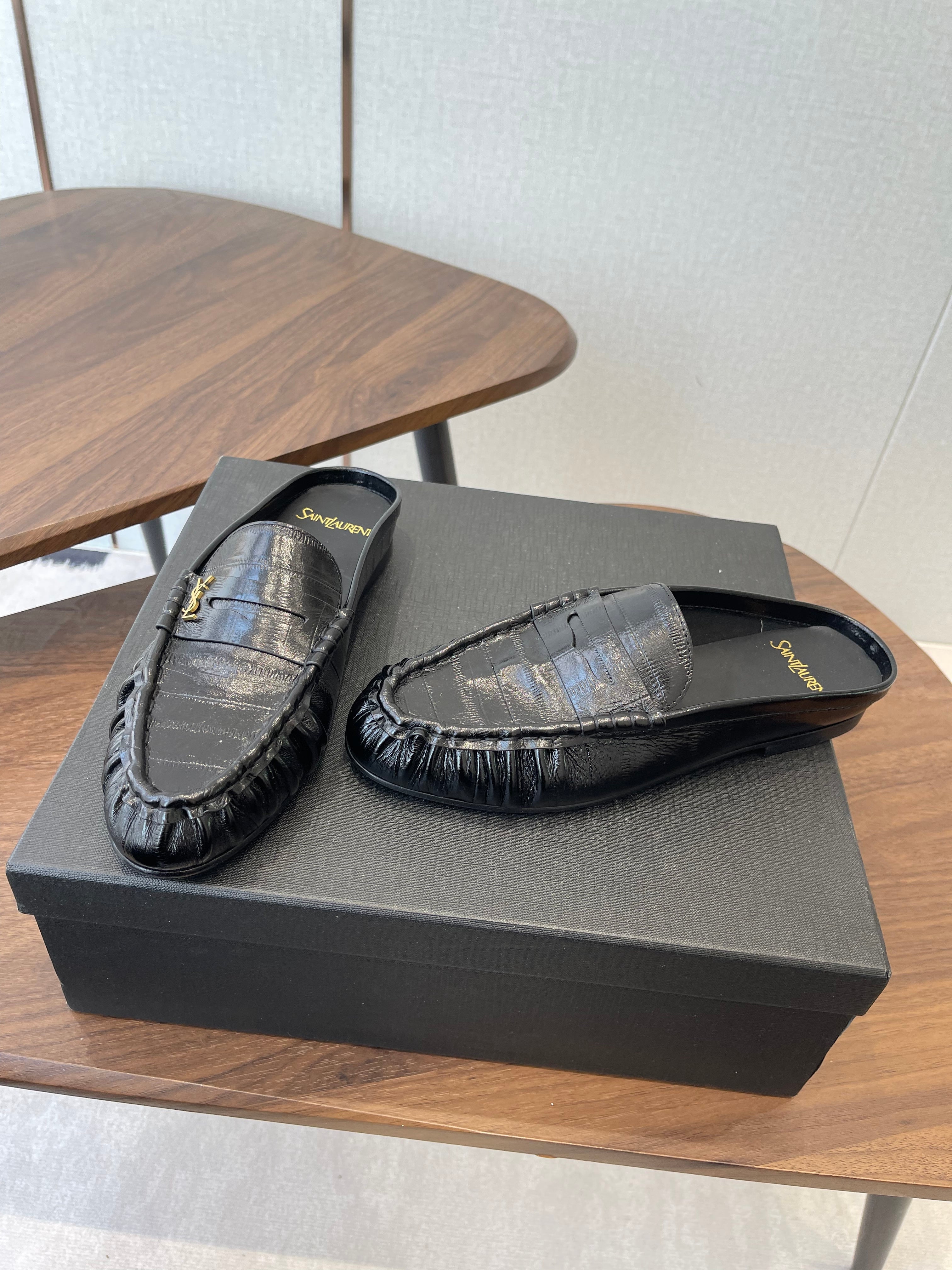 YSL 26S LOAFER MULES IN BLACK CALFSKIN