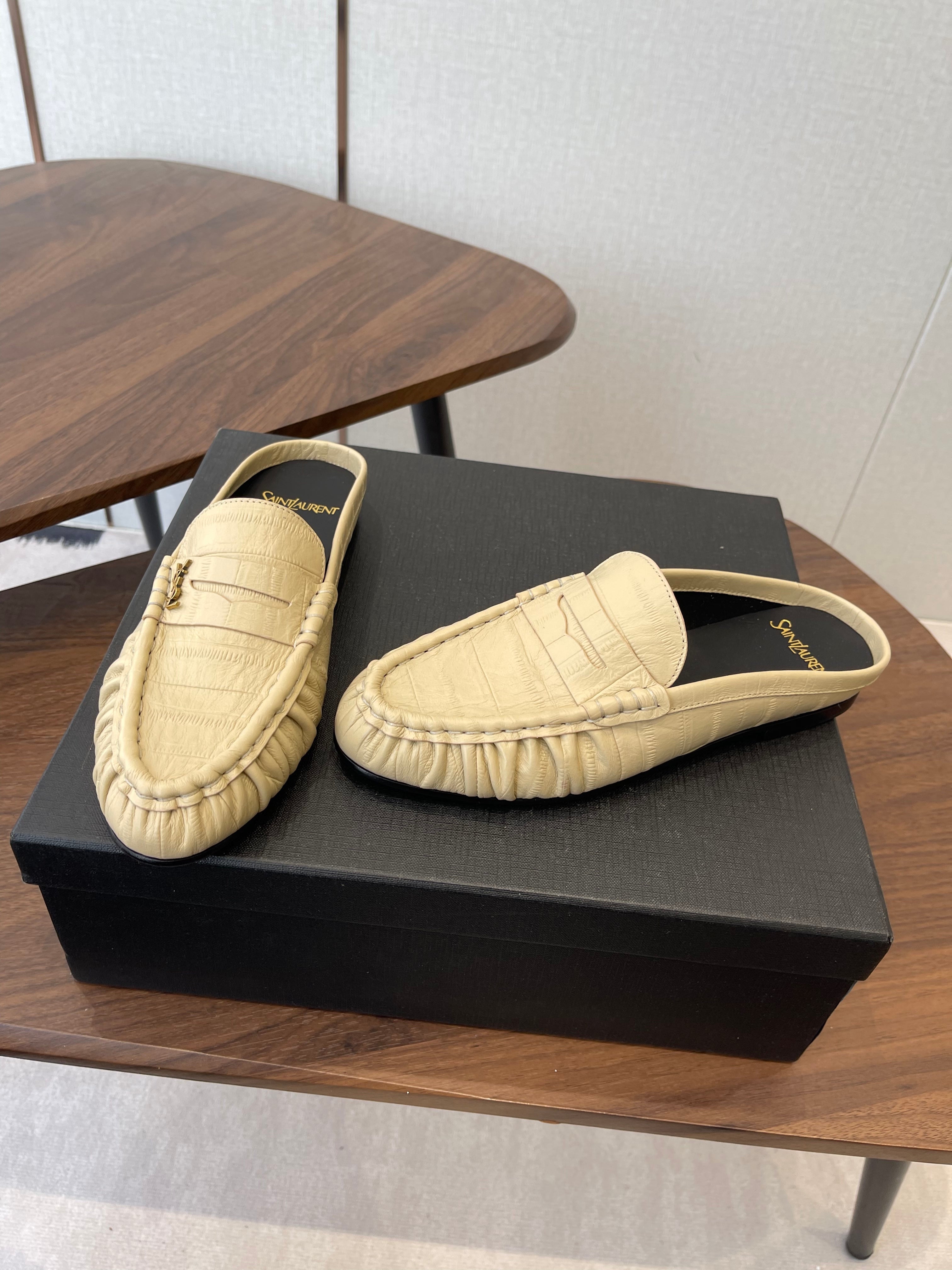 YSL 26S LOAFER MULES IN BEIGE CALFSKIN