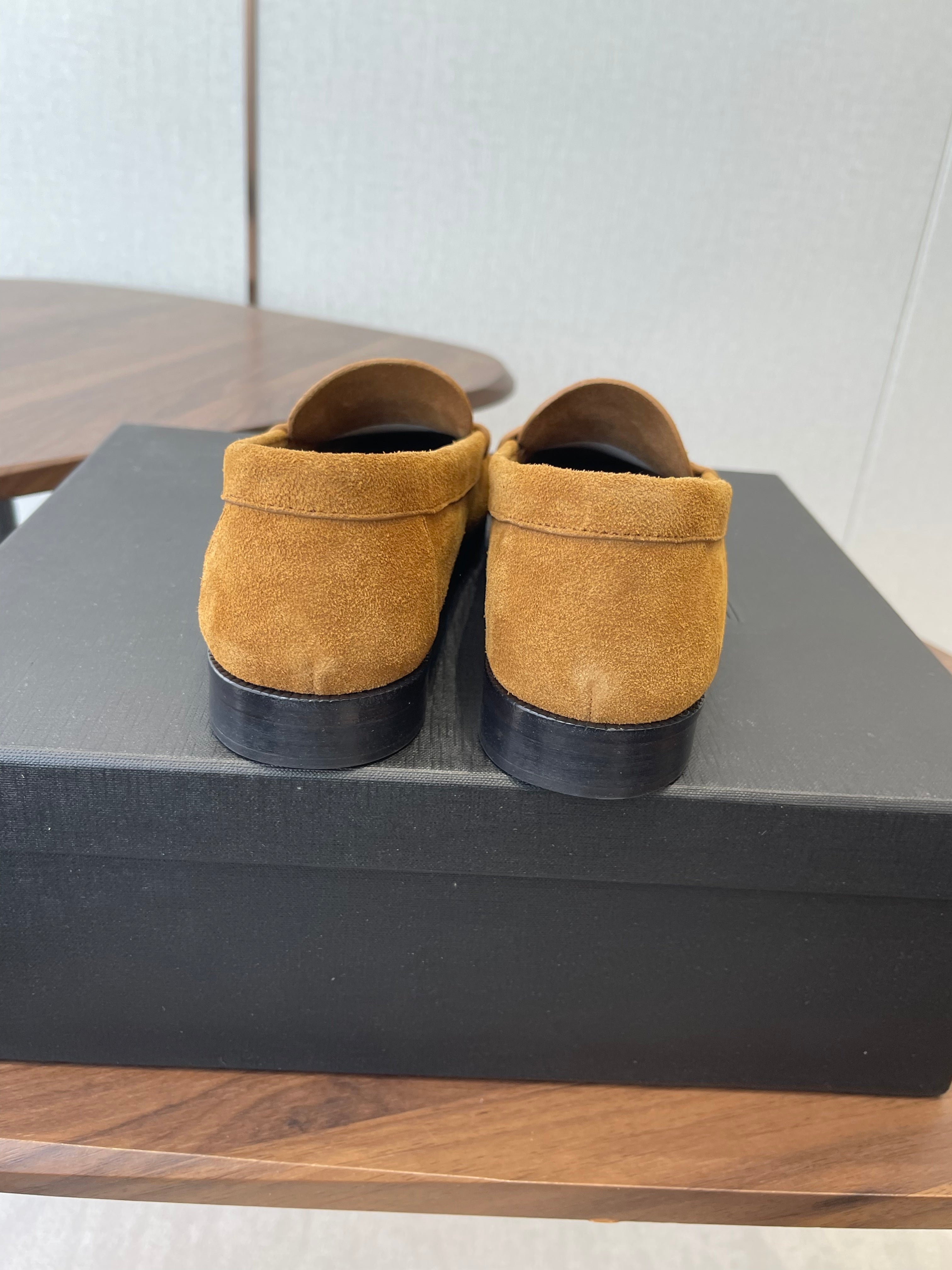 YSL 26S LOAFER IN CAMEL BROWN SUEDE