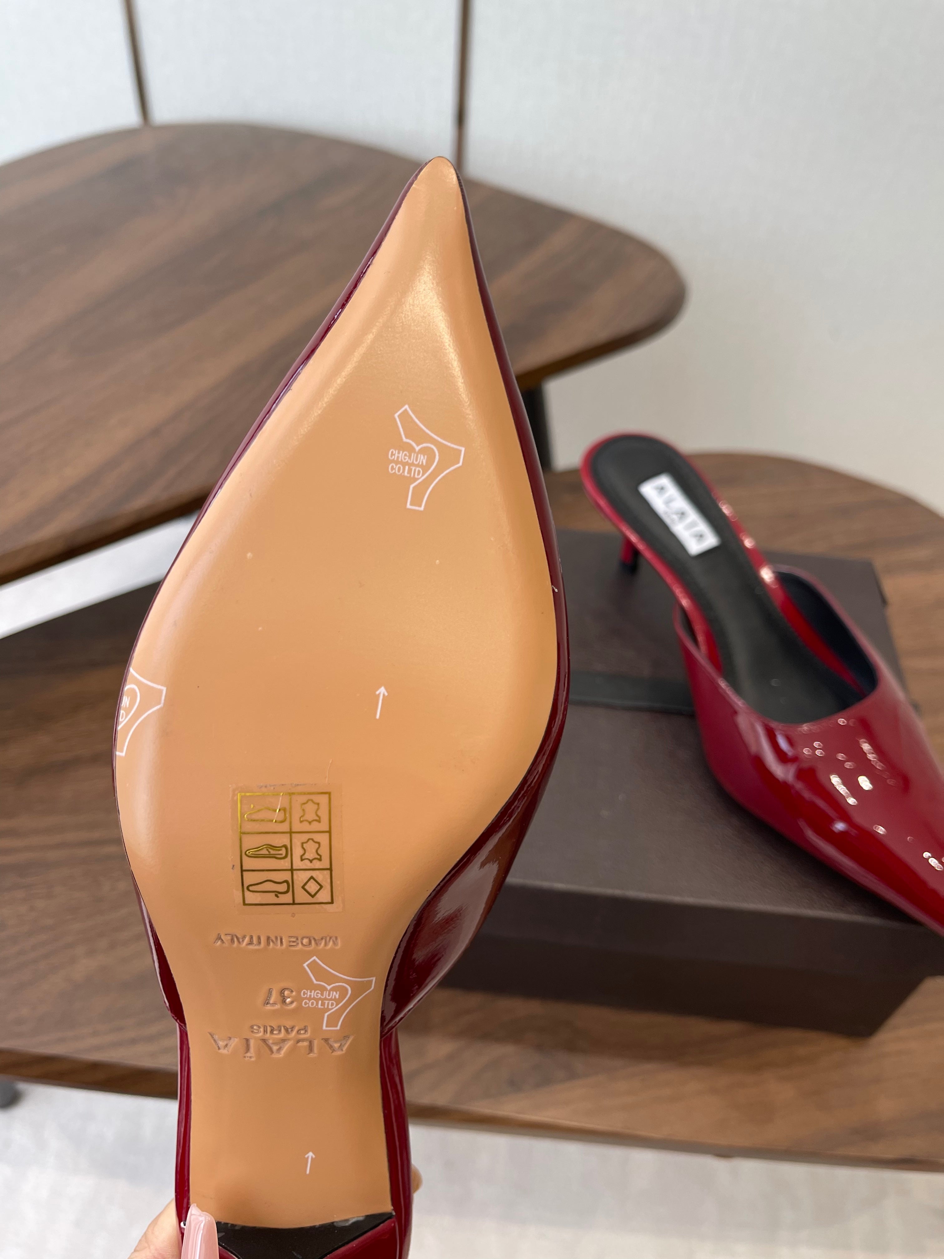 ALAIA 26S HEELED MULES 50 MM IN DARK RED GLOSSY CALFSKIN