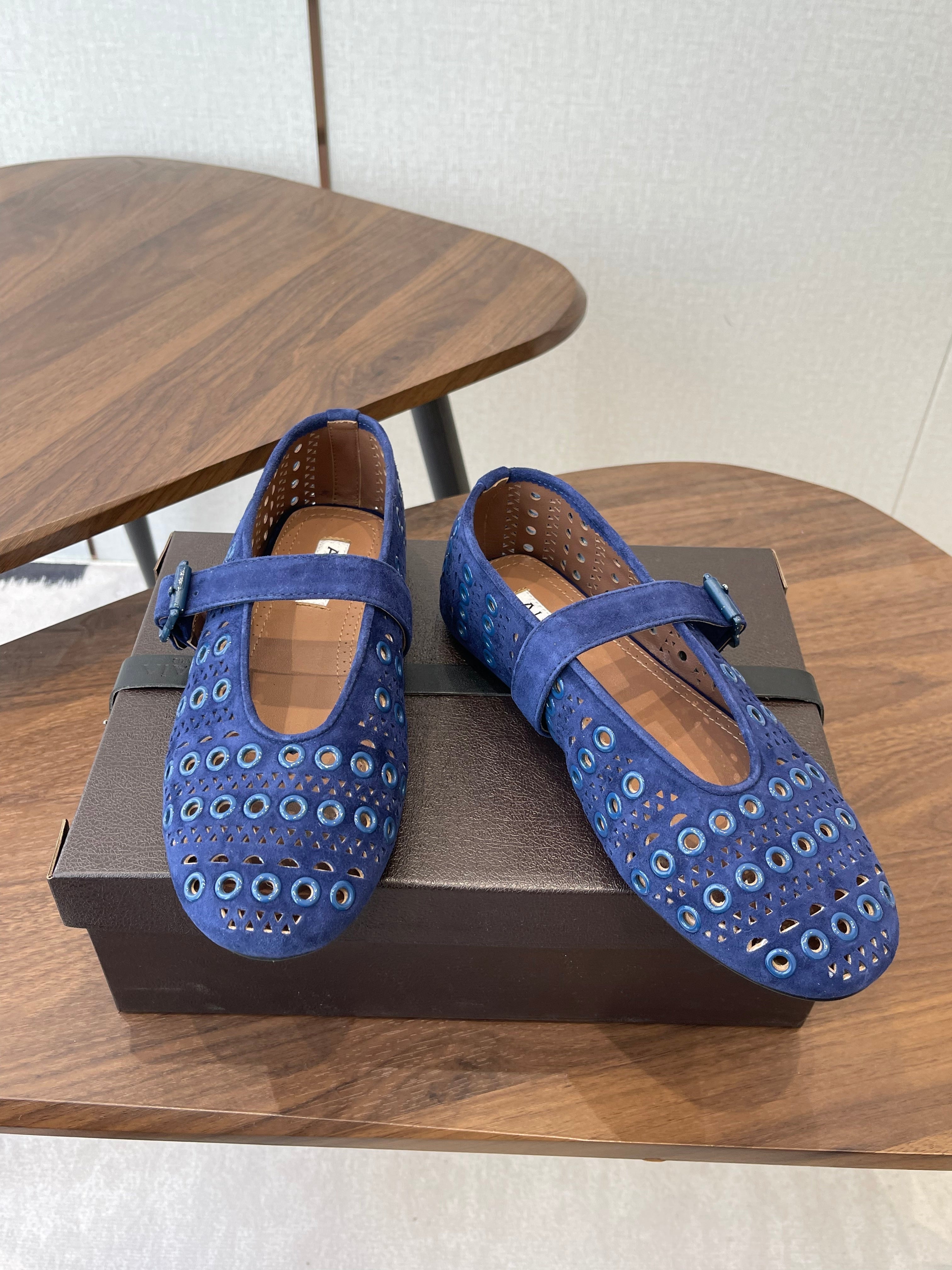 ALAIA 26S MARY JANE FLATS IN DARK BLUE SUEDE
