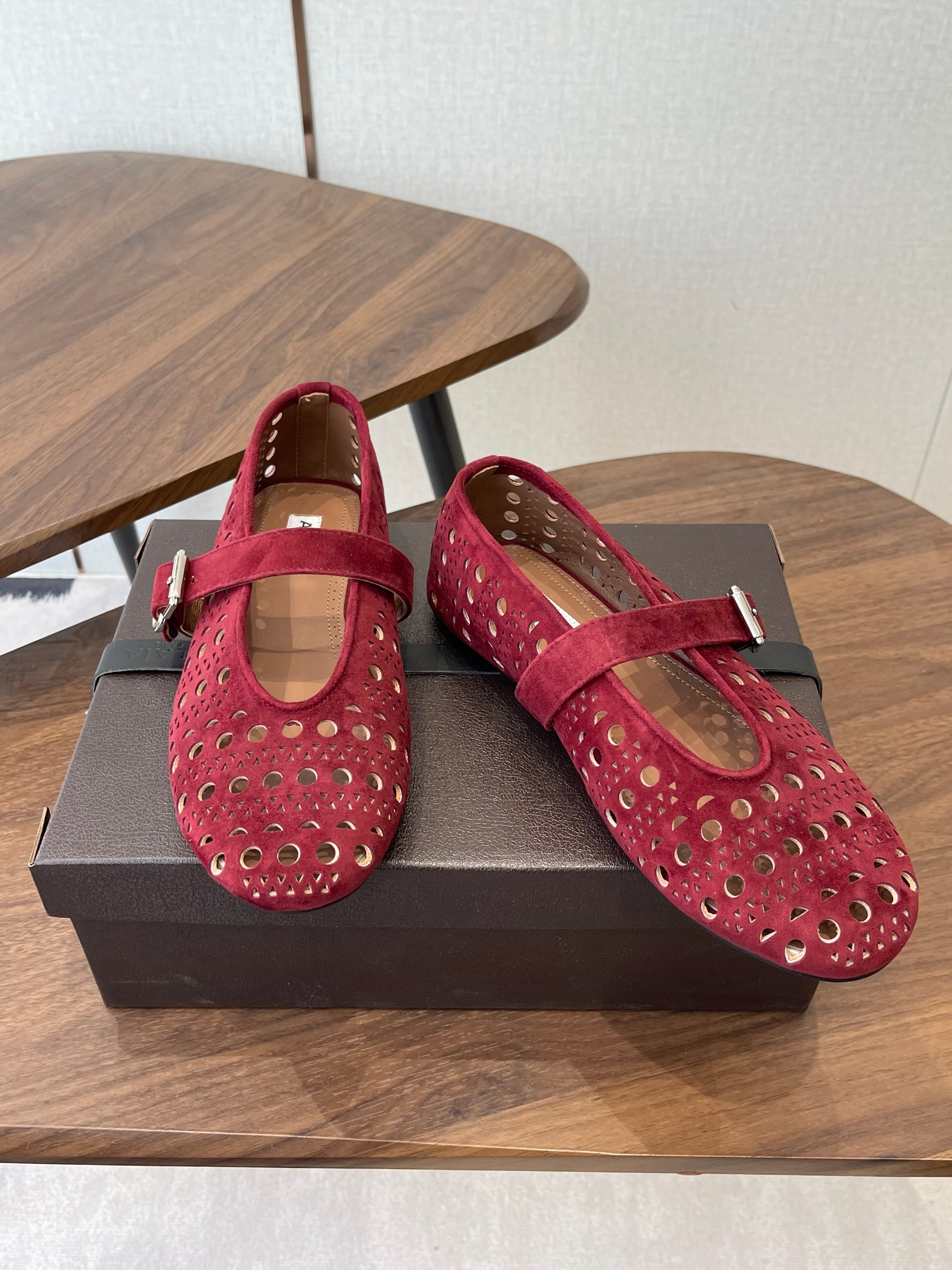 ALAIA 26S MARY JANE FLATS IN DARK RED SUEDE