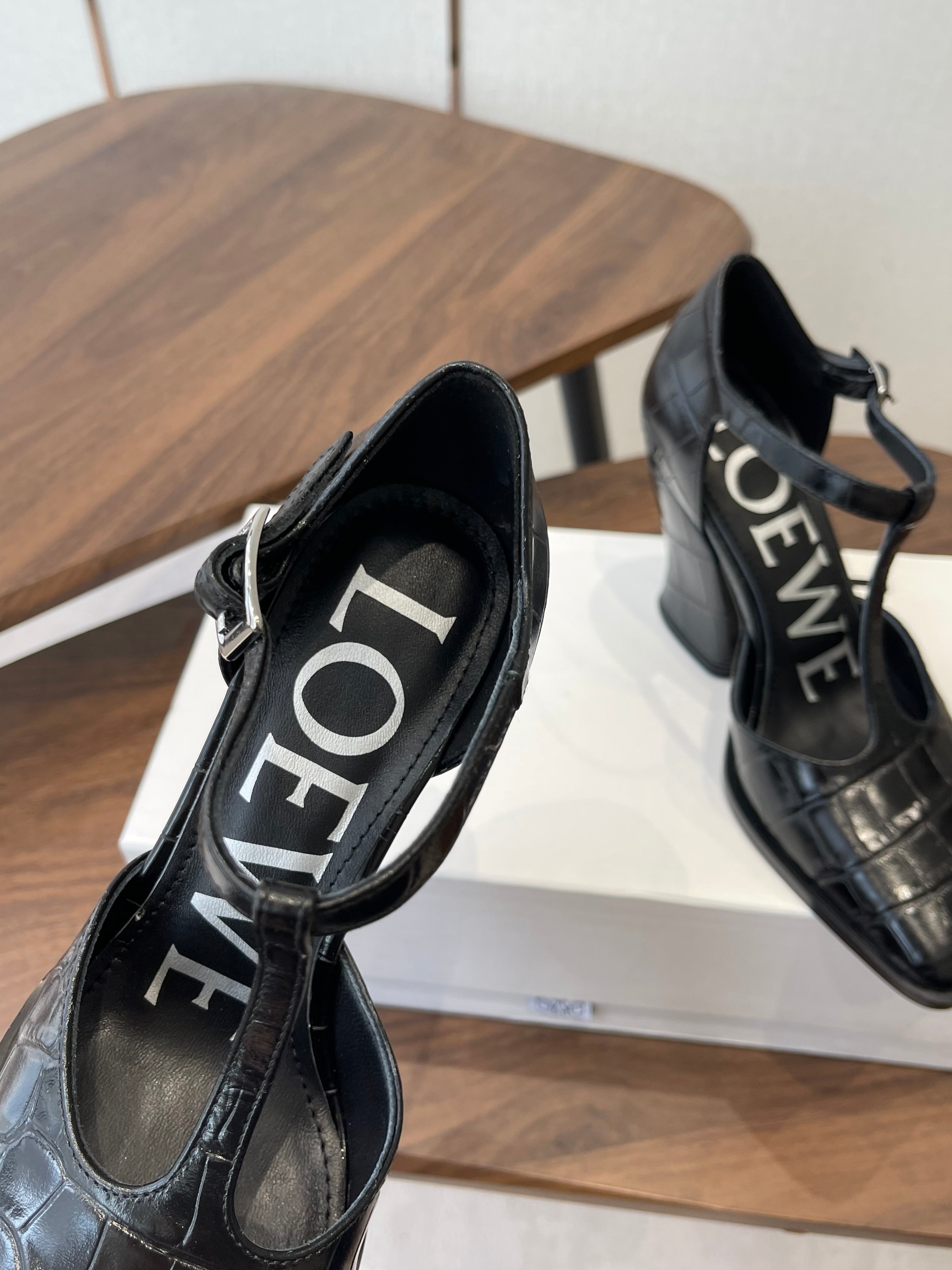 LOEWE 26S ONDA 90MM T-STRAP HIGH-HEEL SHOES IN BLACK EMBOSSED CROCODILE CALFSKIN