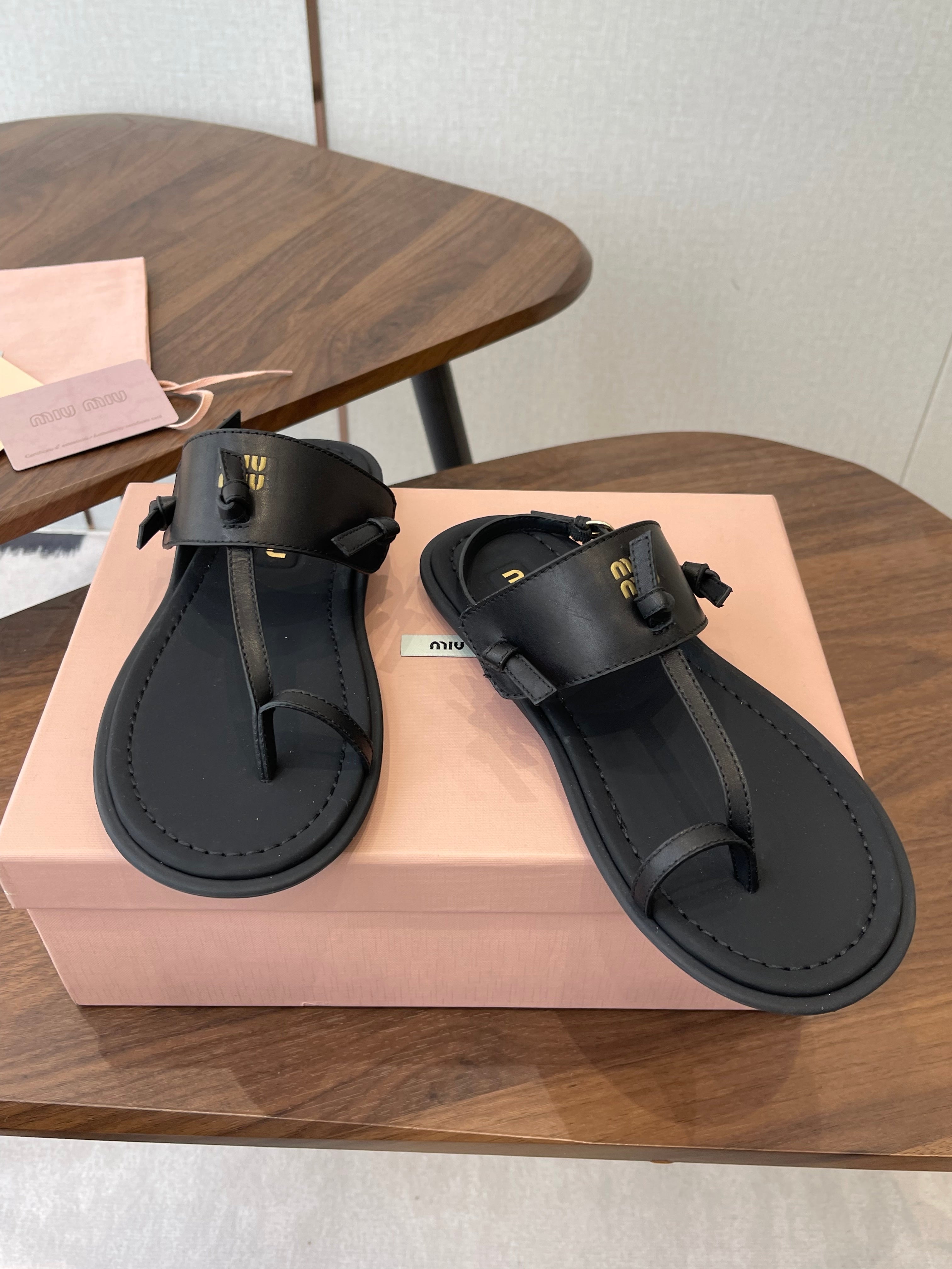 MIUMIU 26S FLIP FLOPS IN BLACK CALFSKIN