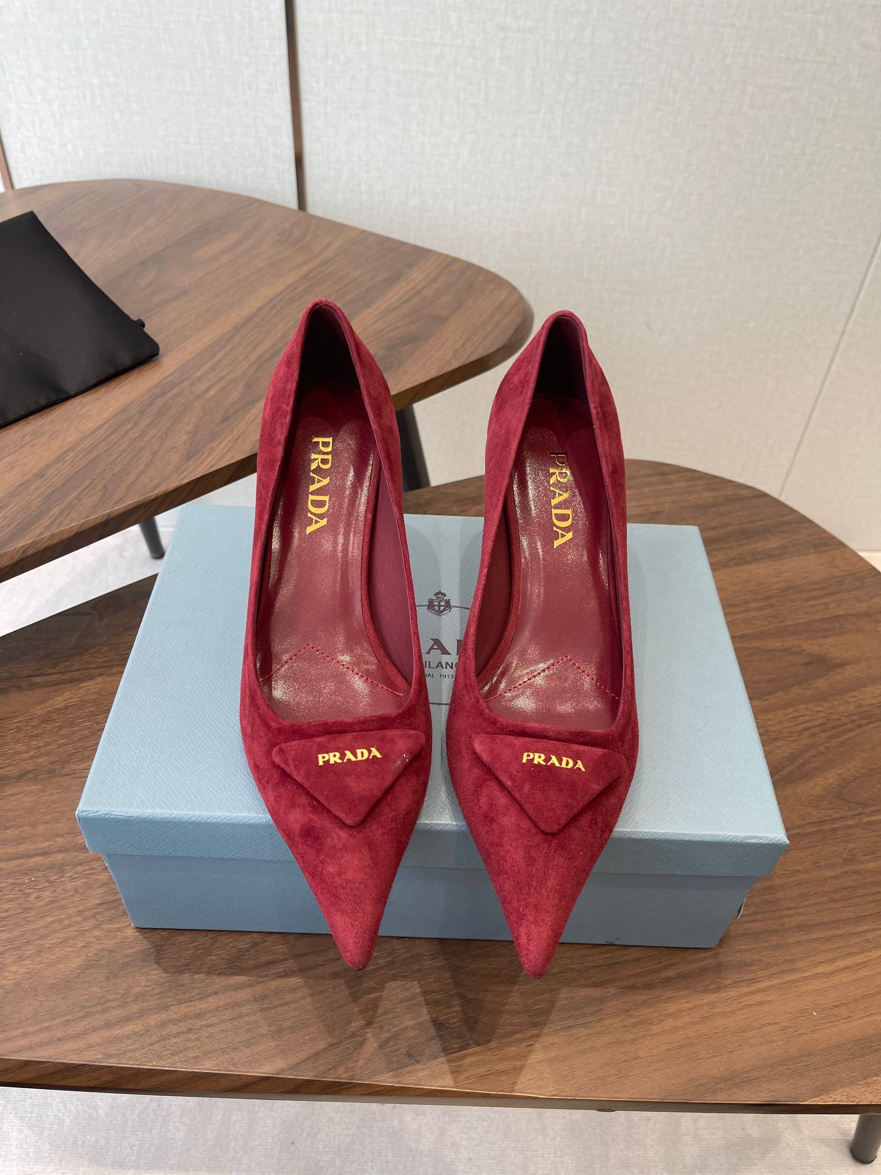PRADA 26S POINTED TOE HIGH HEELS 75MM IN DARK RED SUEDE WITH LOGO