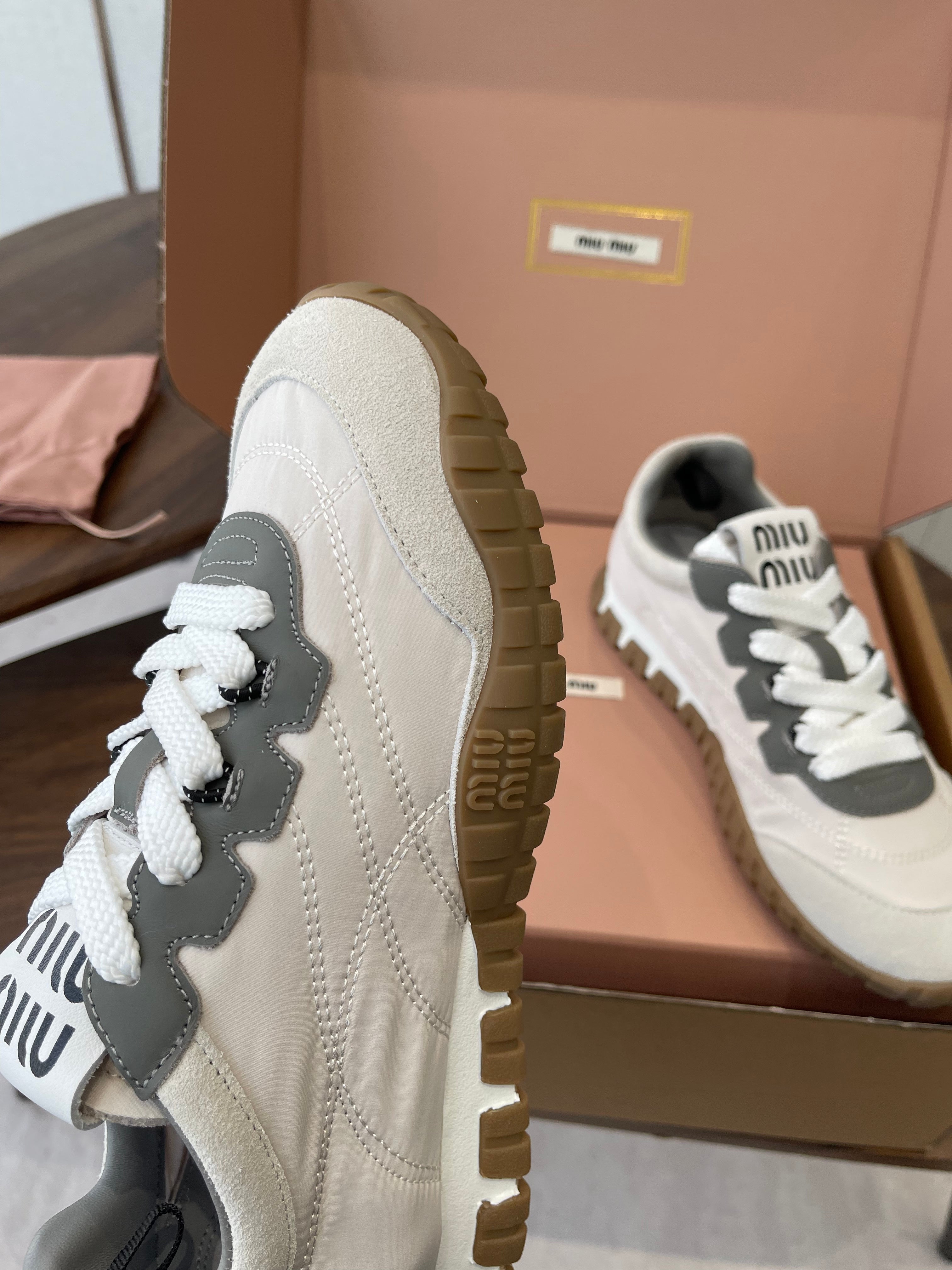 MIUMIU 26S SNEAKERS IN WHITE AND GRAY FABRIC AND SUEDE
