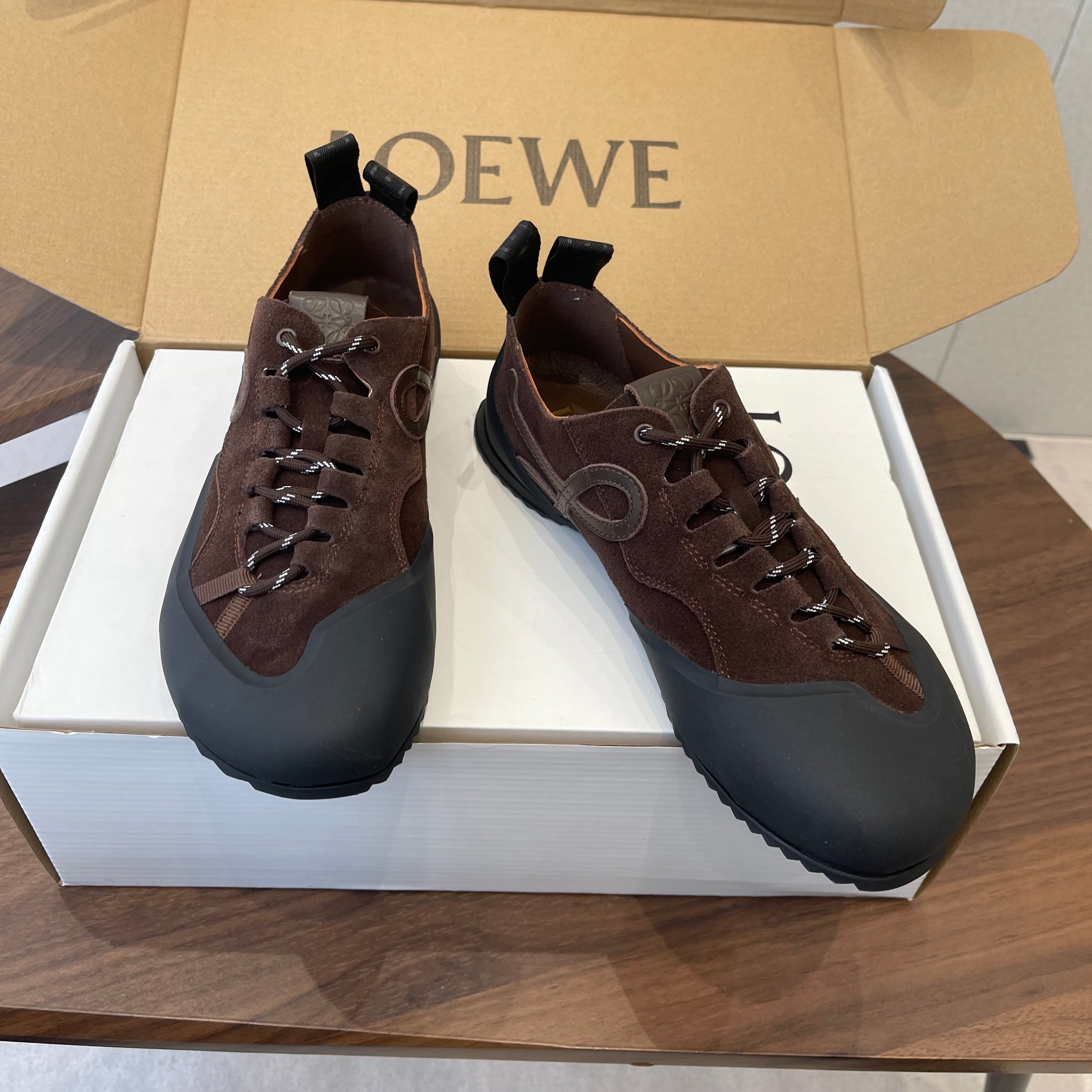 LOEWE 26S FLOW RUNNER SNEAKER 20MM IN DARK BROWN SUEDE