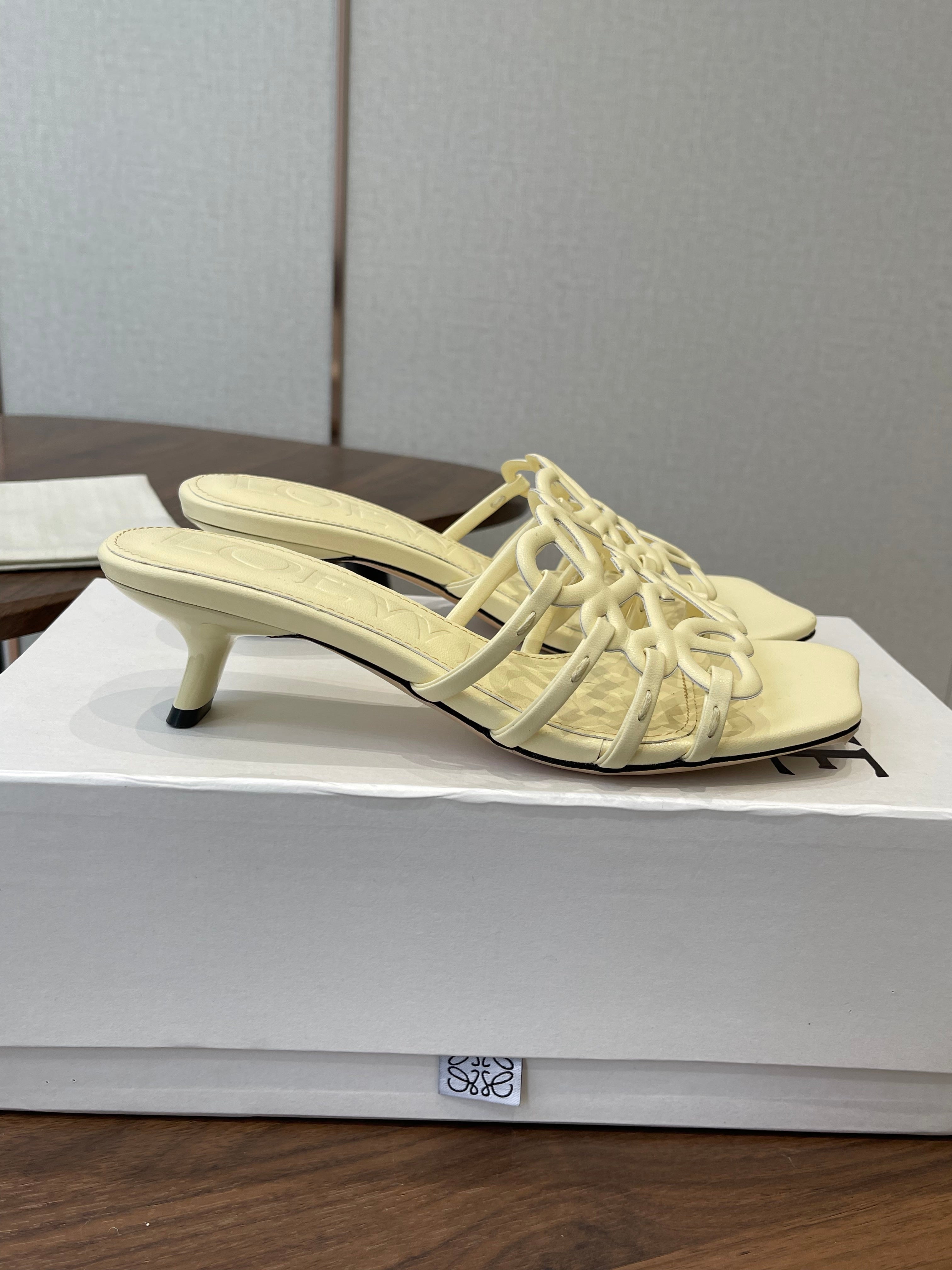 LOEWE 26S HIGH HEEL SANDALS IN LIGHT YELLOW CALFSKIN