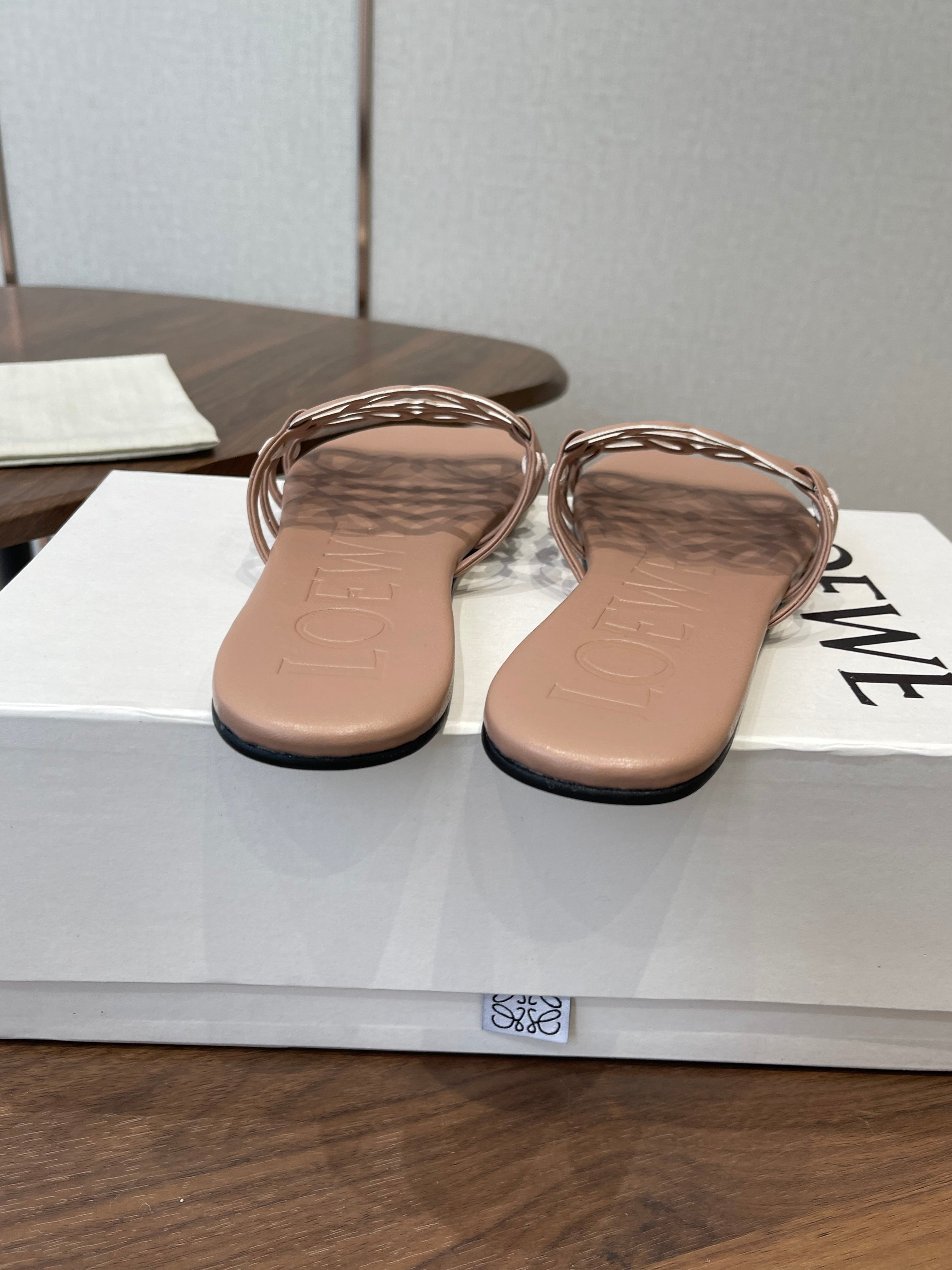 LOEWE 26S PETAL ANAGRAM SLIDE IN TAUPE BROWN CALFSKIN