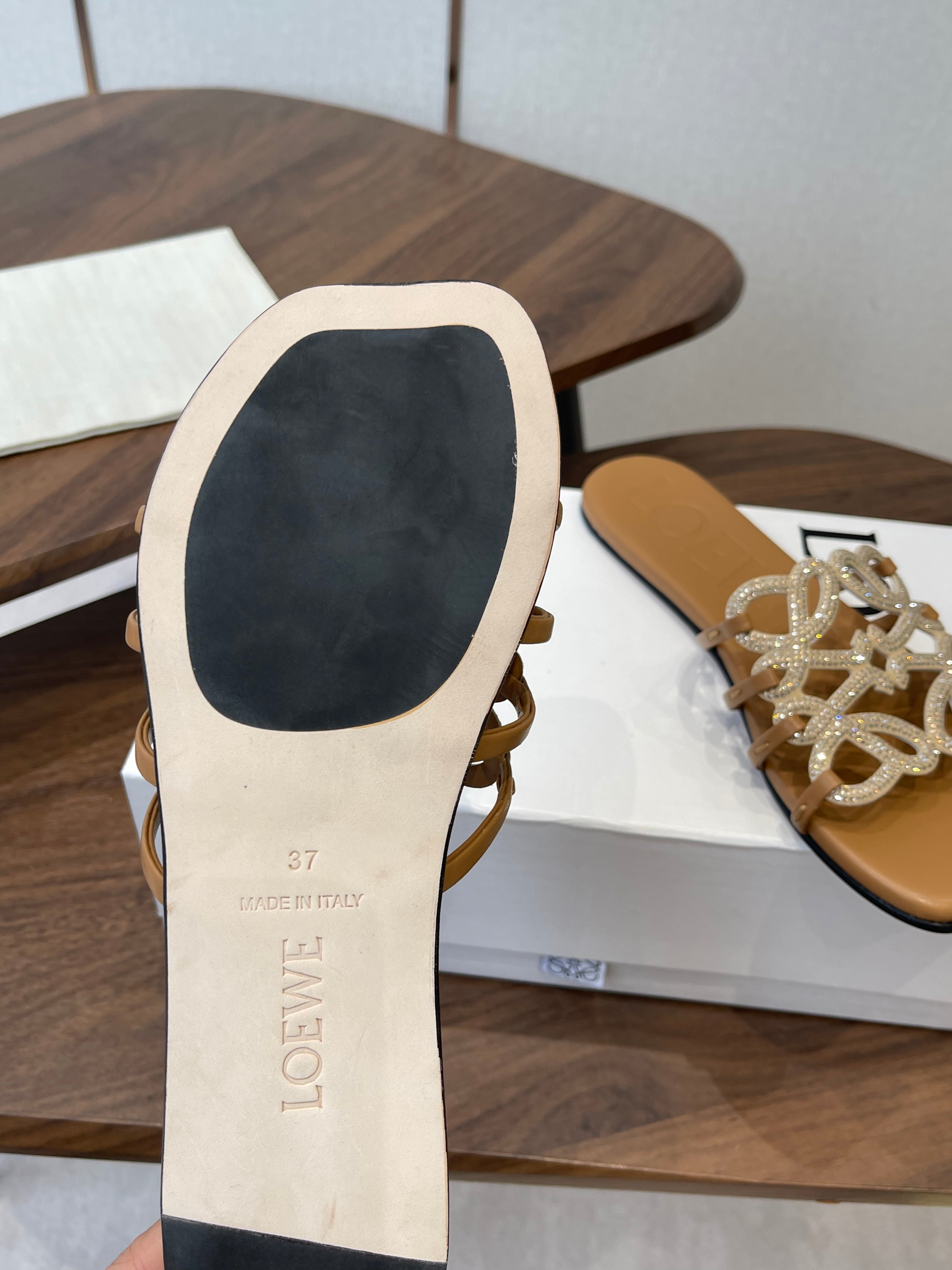 LOEWE 26S FLAT SANDALS IN CAMEL BROWN CALFSKIN WITH CRYSTALS