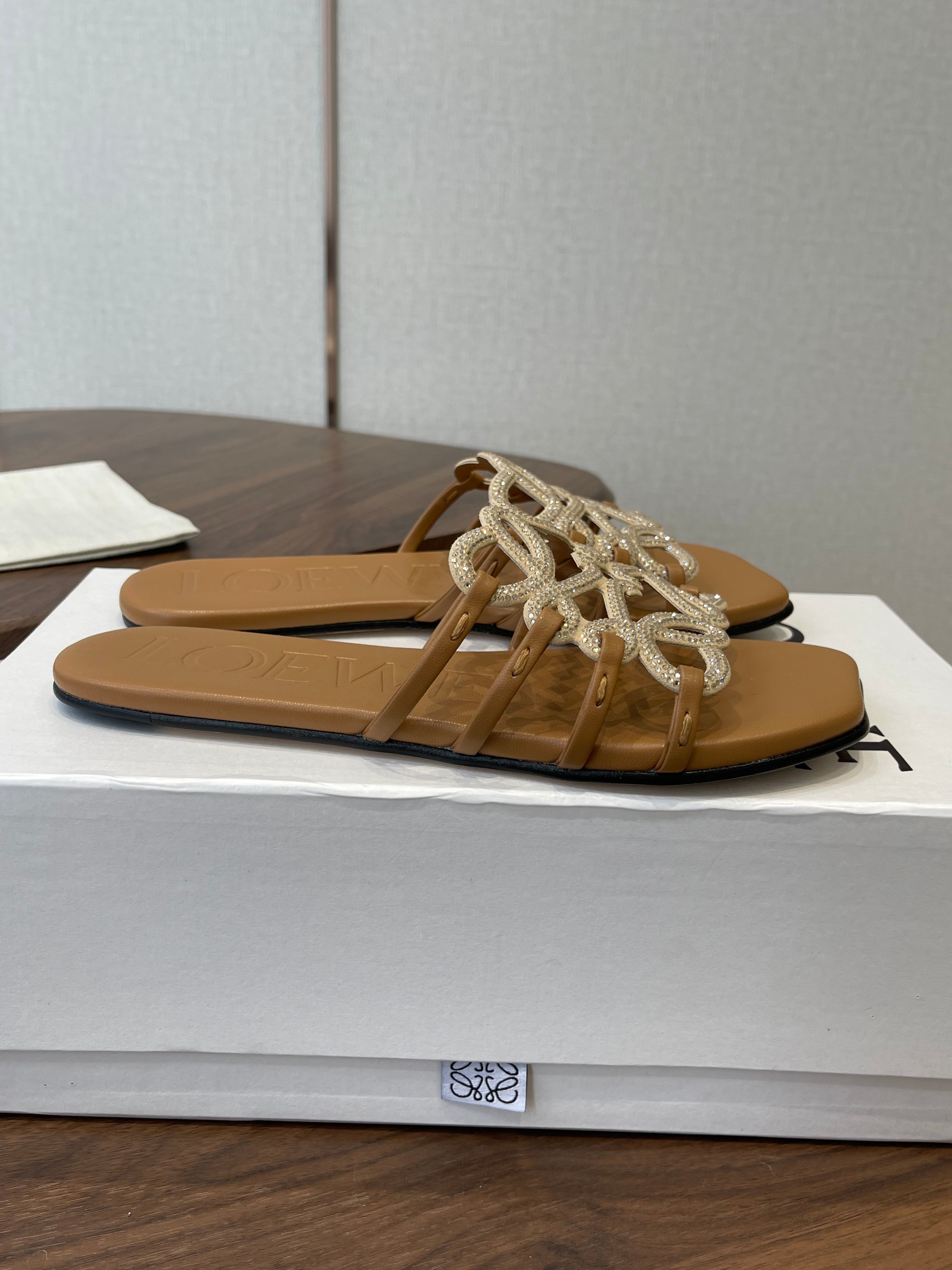 LOEWE 26S FLAT SANDALS IN CAMEL BROWN CALFSKIN WITH CRYSTALS