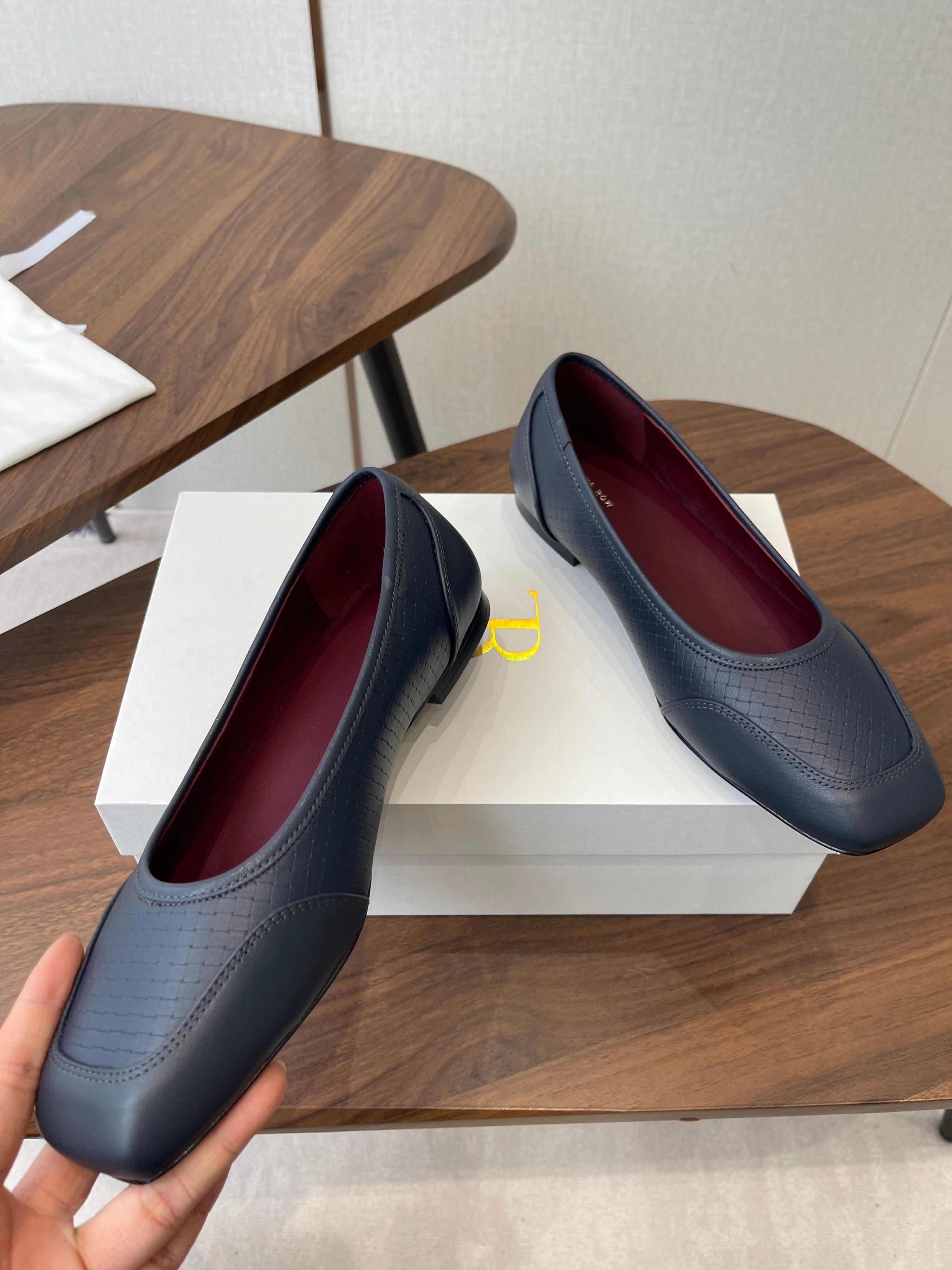 THE ROW 26S SQUARE TOE  BALLET FLATS IN BLUE BLACK CALFSKIN
