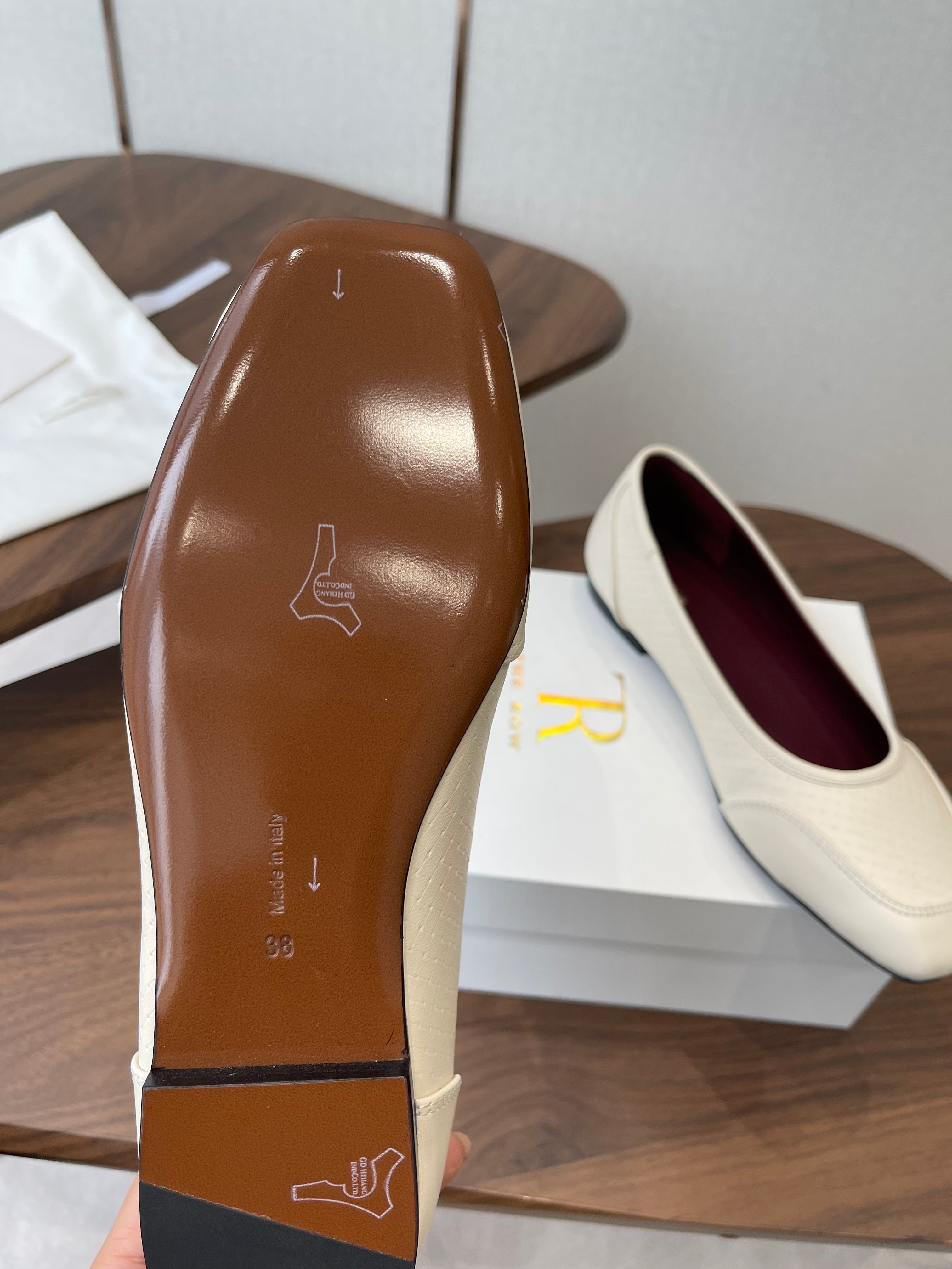 THE ROW 26S SQUARE TOE  BALLET FLATS IN CREAM WHITE CALFSKIN