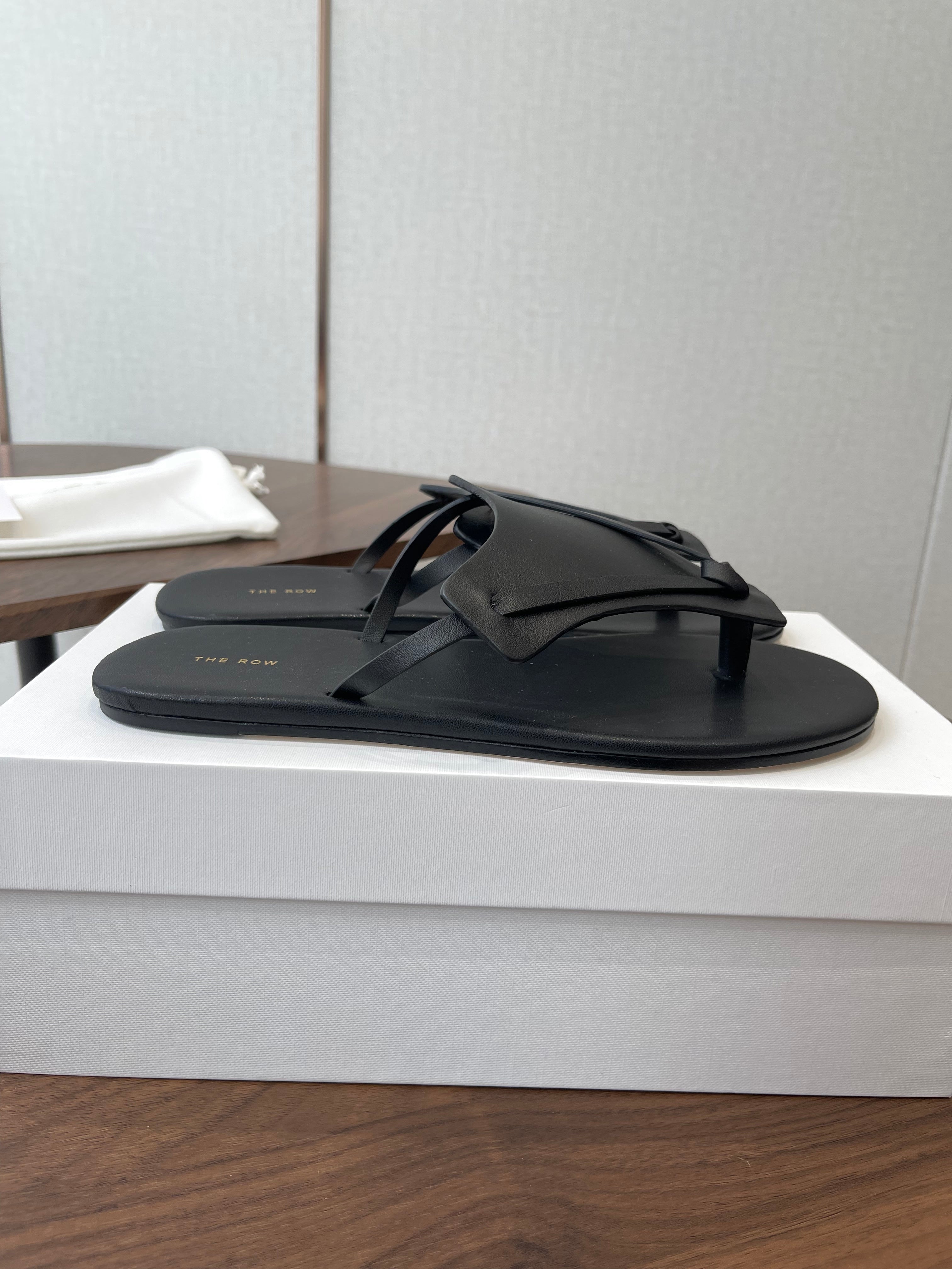 THE ROW 26S T STRAP THONG SANDALS IN BLACK CALFSKIN