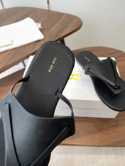 THE ROW 26S T STRAP THONG SANDALS IN BLACK CALFSKIN