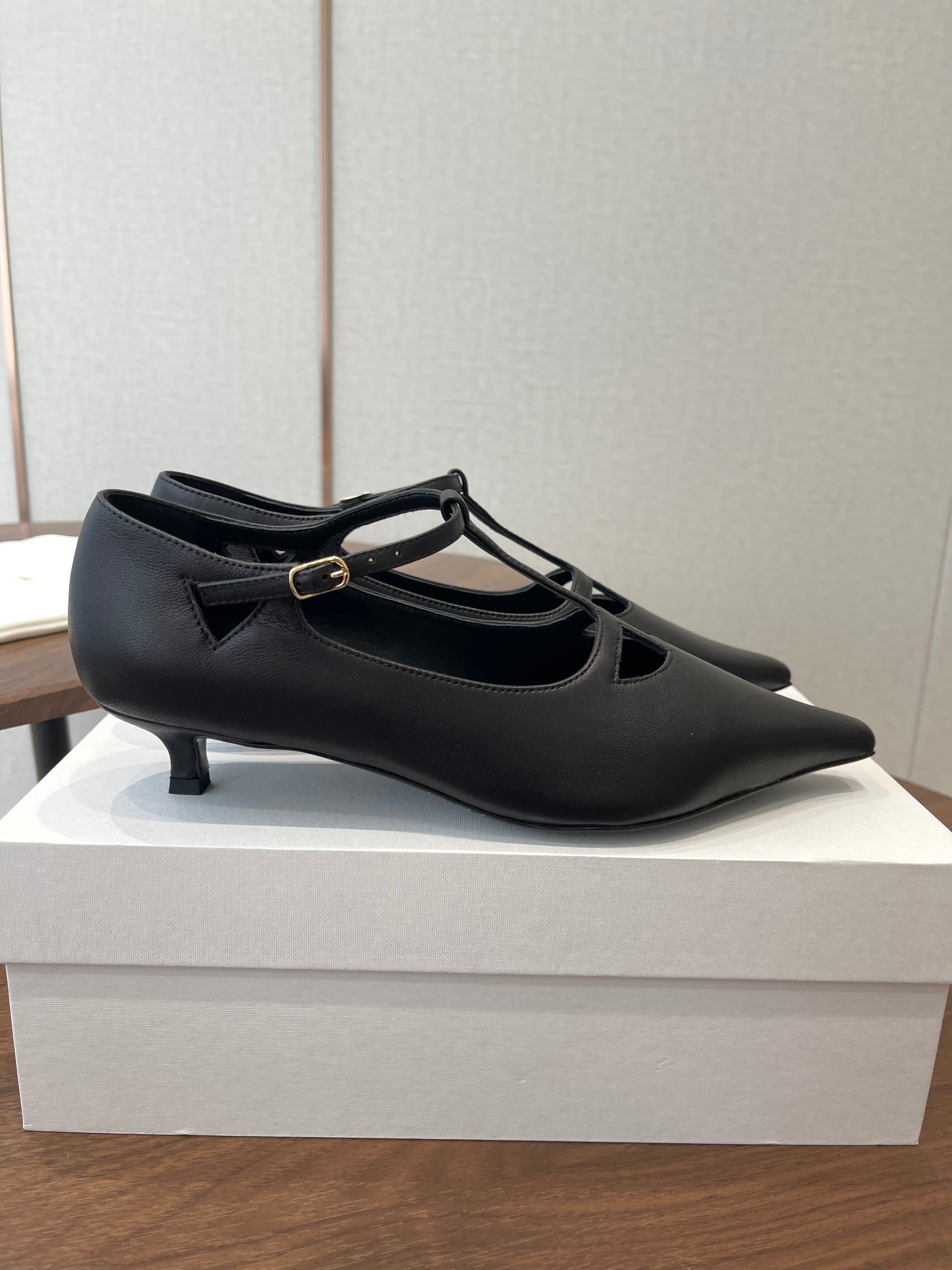 THE ROW 26S POINTED TOE T STRAP PUMPS 35MM IN BLACK CALFSKIN
