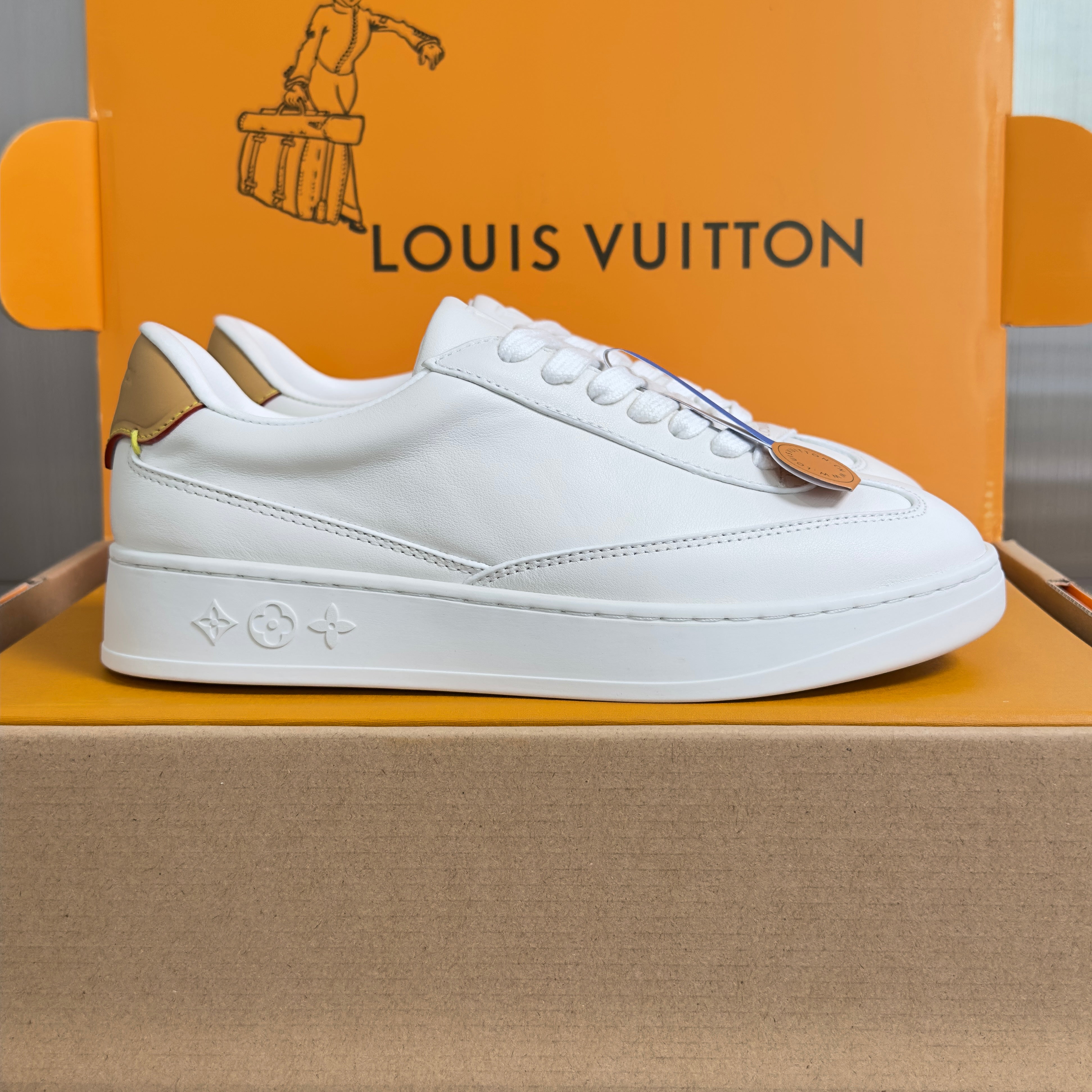 LV 26S LOW TOP SNEAKERS IN WHITE CALFSKIN