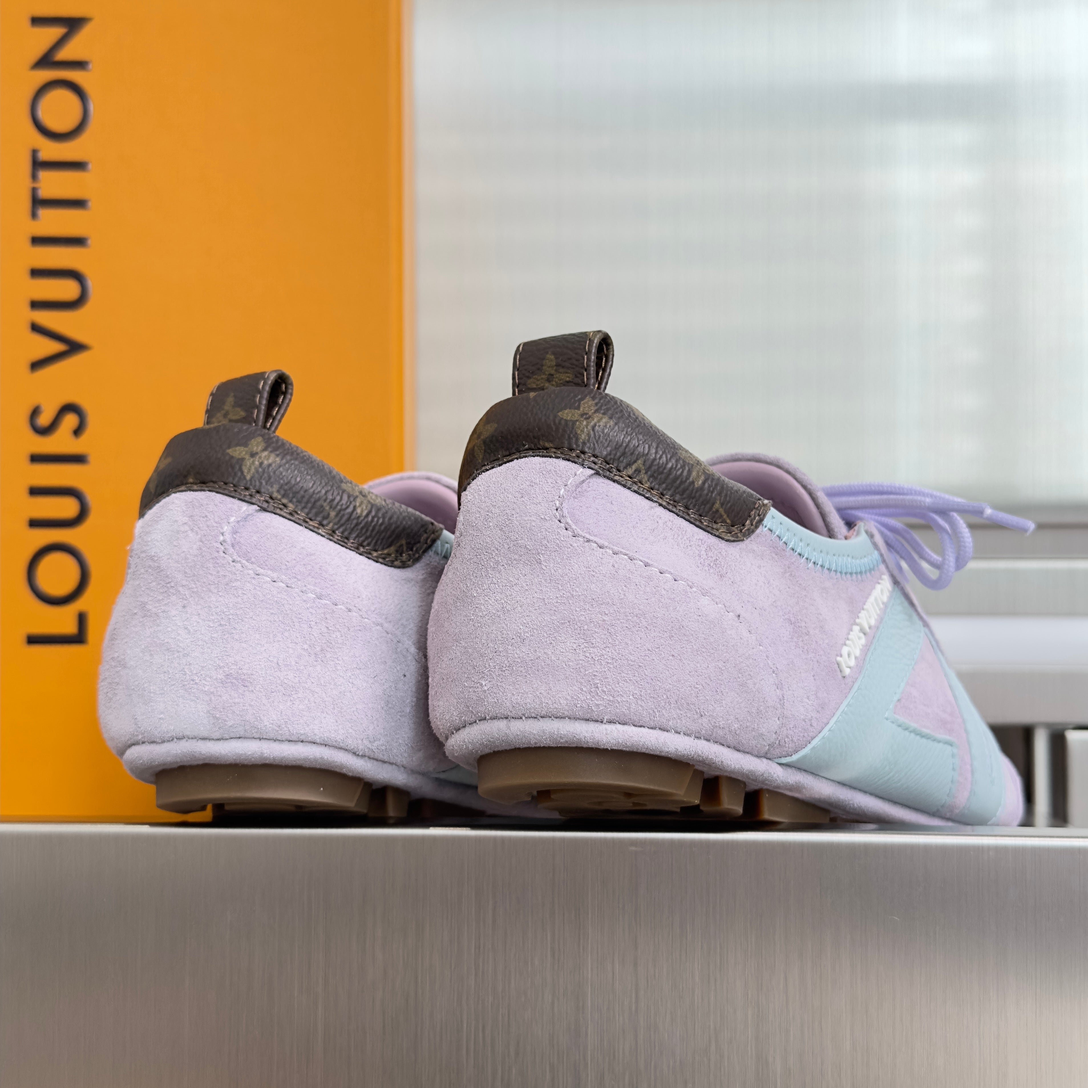 LV 26S SNEAKERINA SNEAKERS IN LIGHT LAVENDER SUEDE