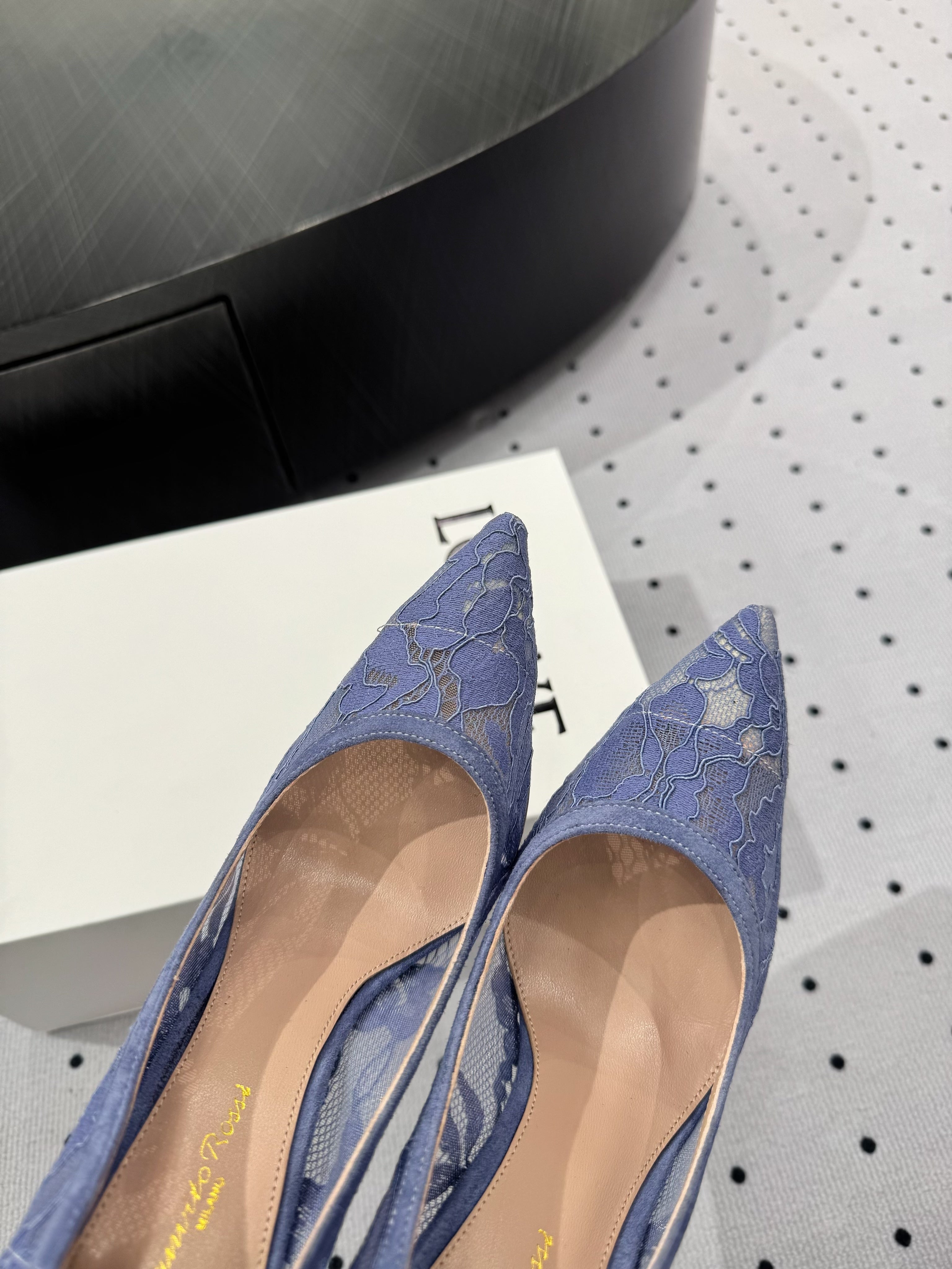 GIANVITO ROSSI 26S HIGH HEELS 105 MM IN PERIWINKLE BLUE LACE FABRIC