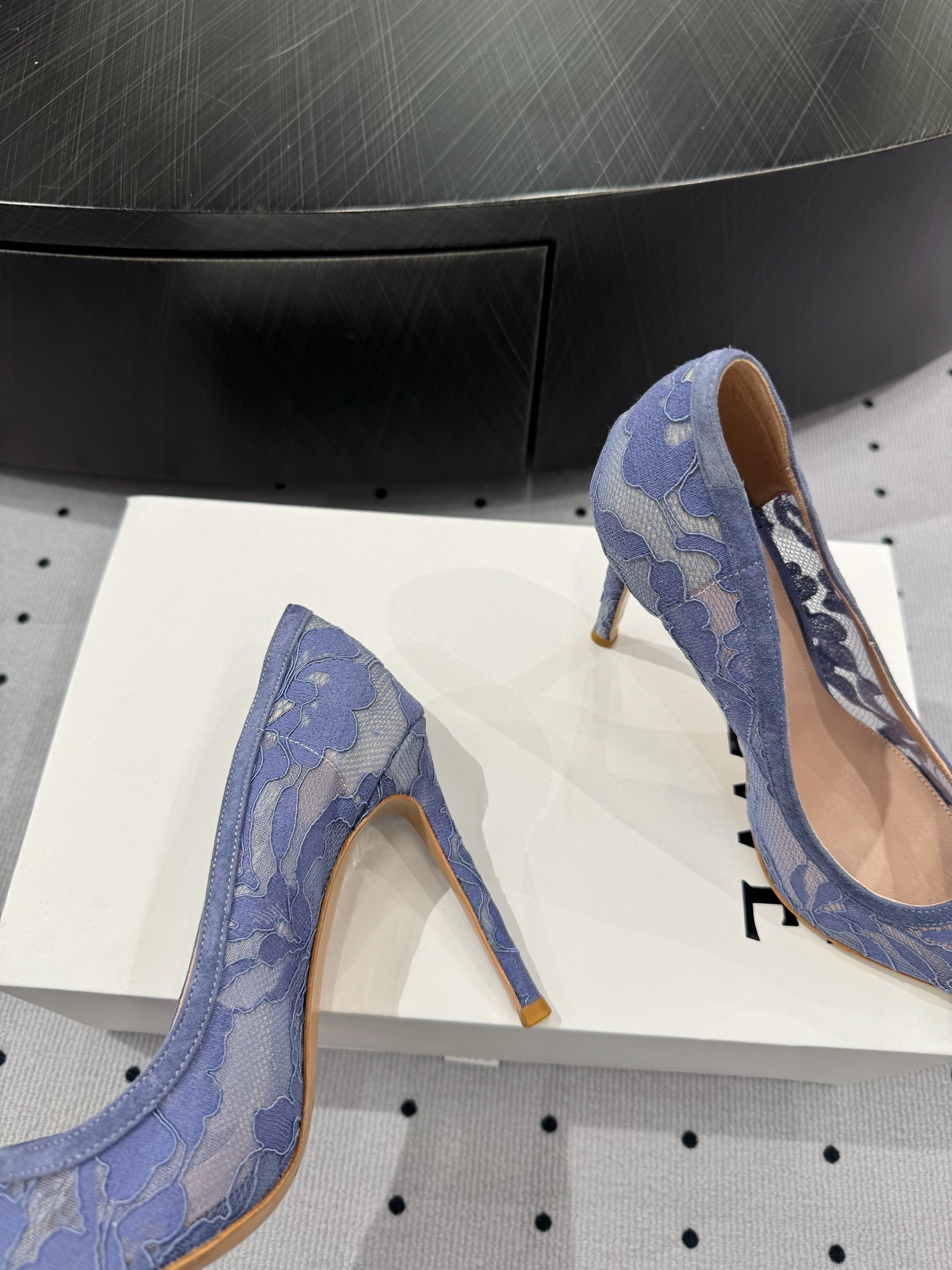 GIANVITO ROSSI 26S HIGH HEELS 105 MM IN PERIWINKLE BLUE LACE FABRIC