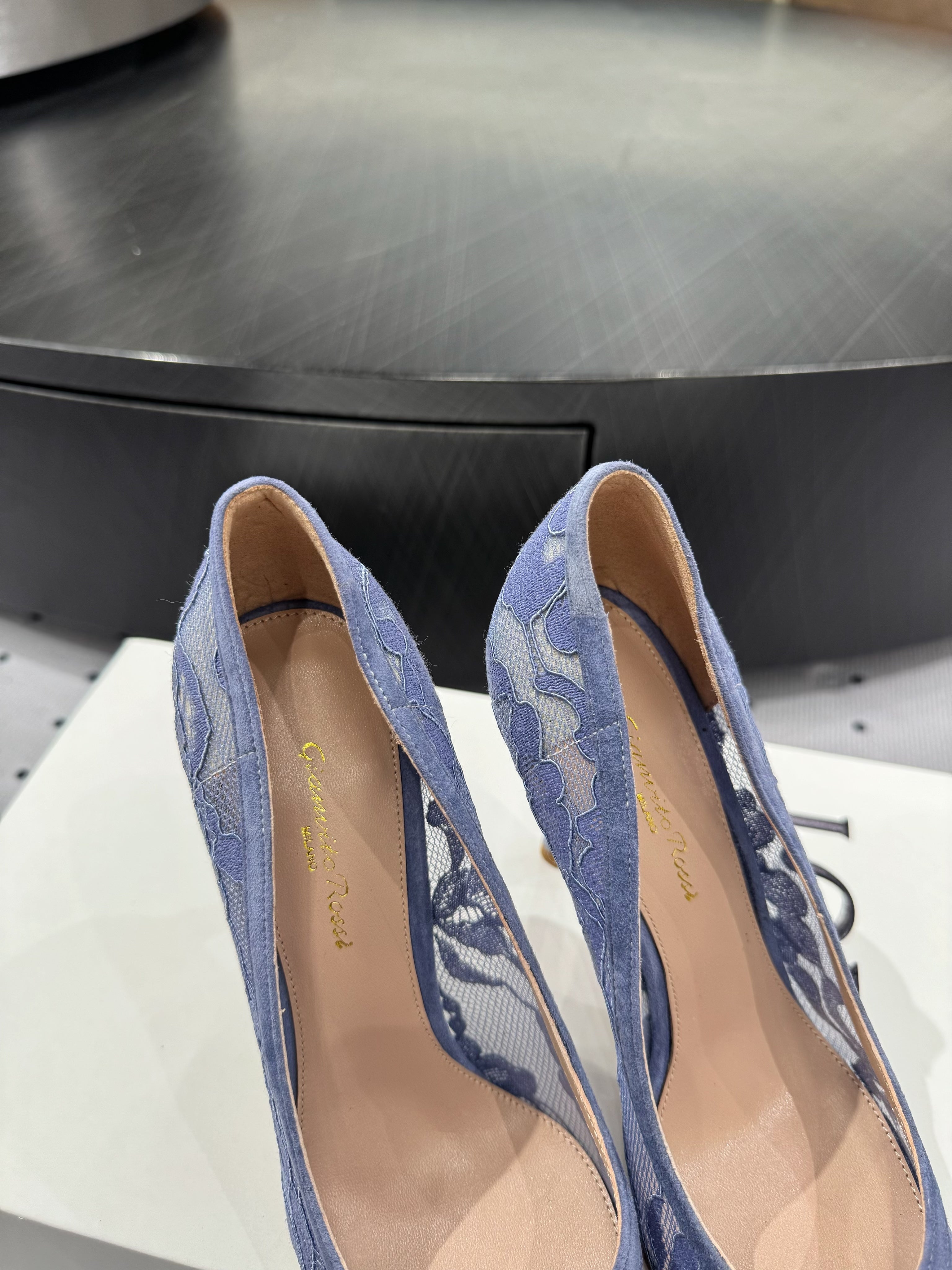 GIANVITO ROSSI 26S HIGH HEELS 105 MM IN PERIWINKLE BLUE LACE FABRIC