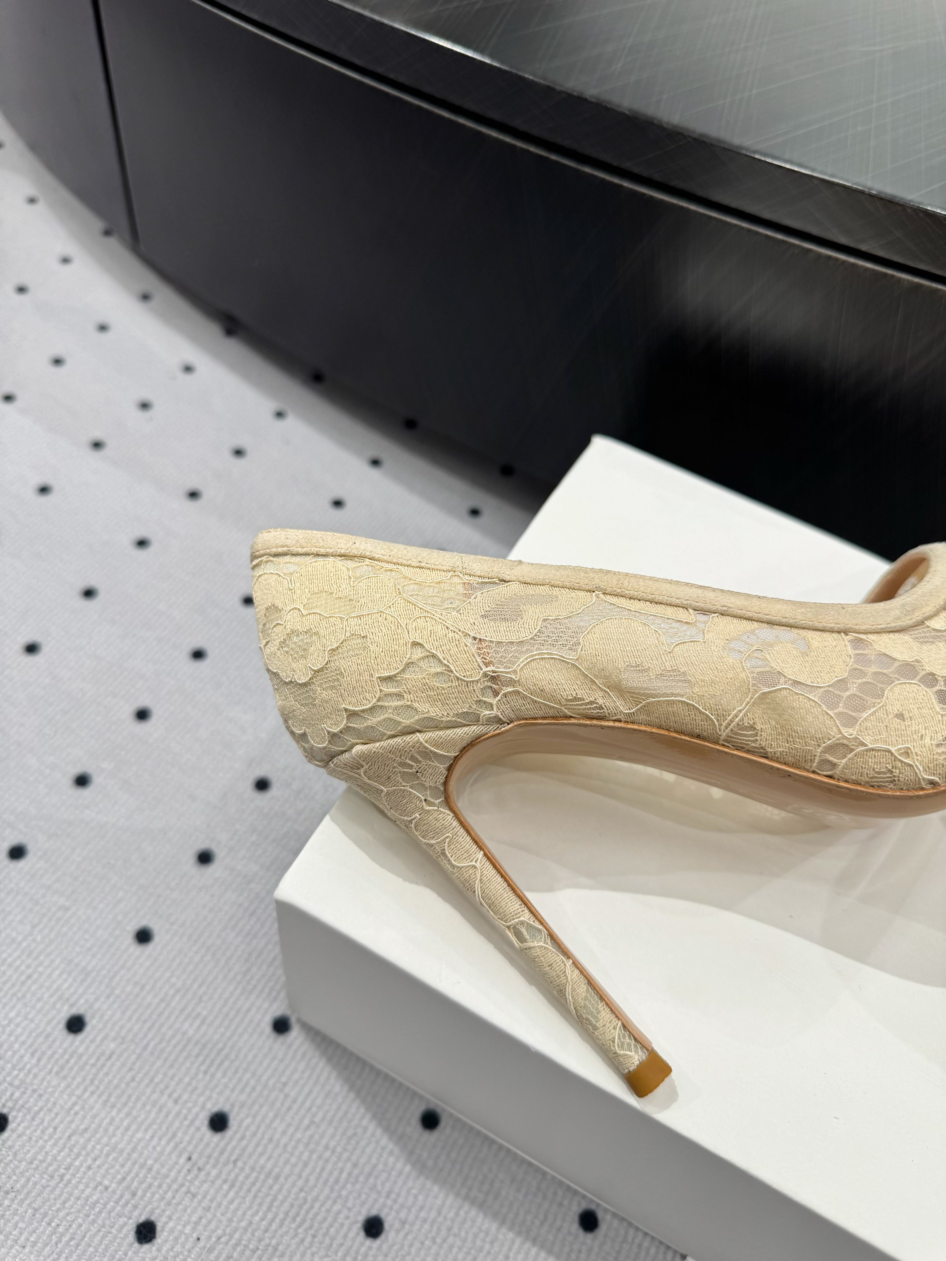 GIANVITO ROSSI 26S HIGH HEELS 105 MM IN BEIGE LACE FABRIC