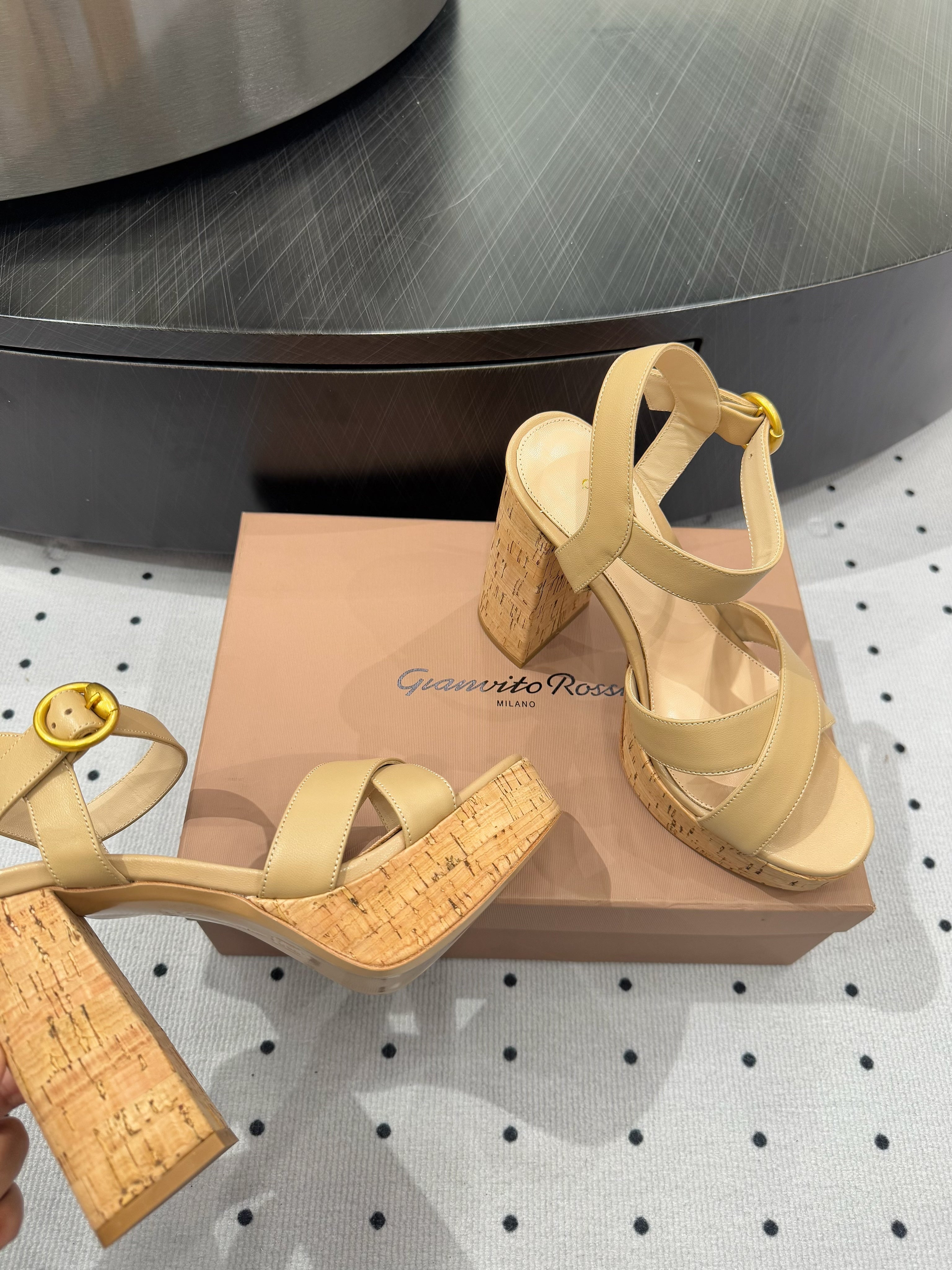 GIANVITO ROSSI 26S CROSS-STRAP SANDALS 115 MM IN BEIGE CALFSKIN