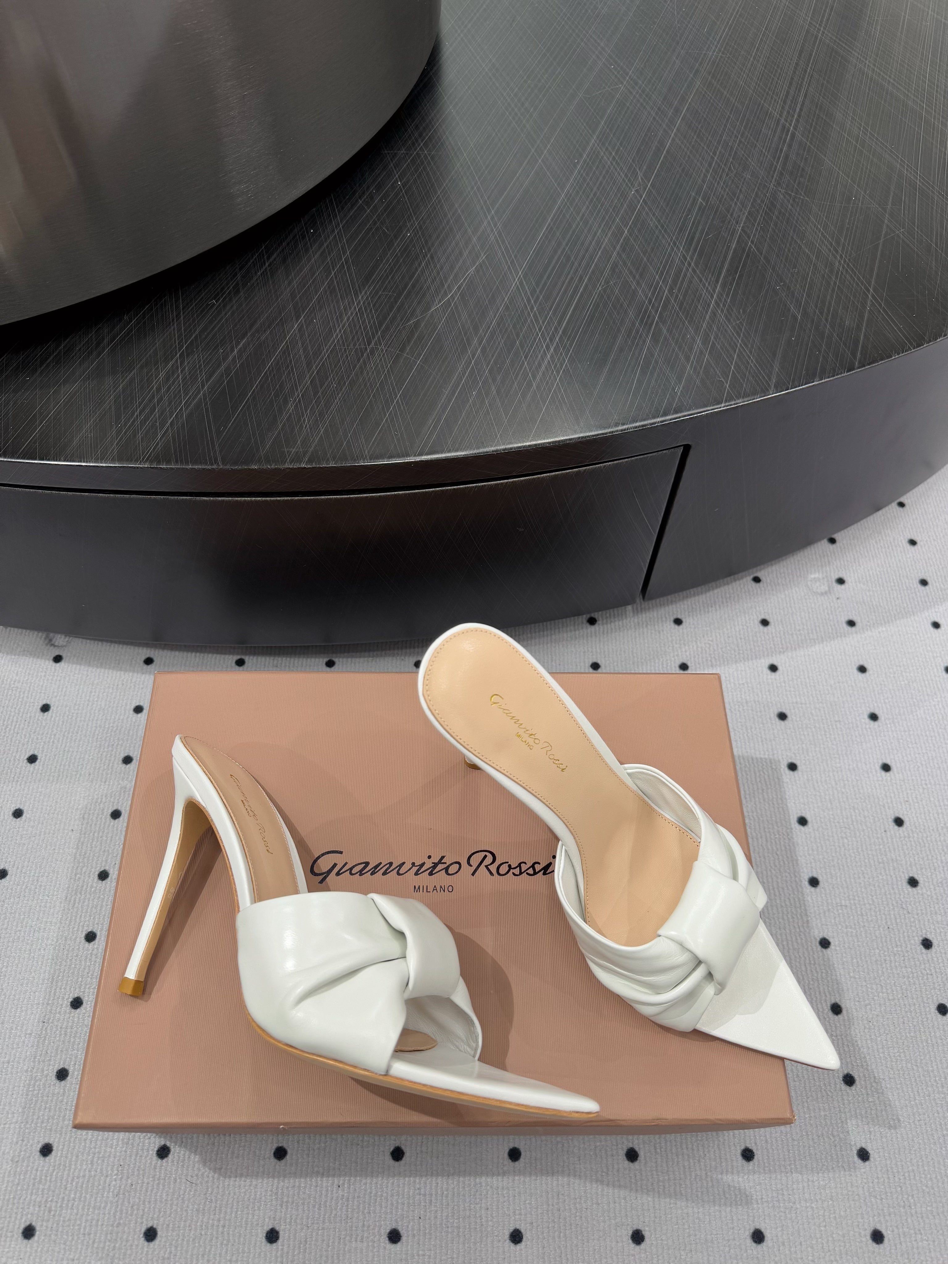 GIANVITO ROSSI 26S KNOTTED STRAP SANDALS 105 MM IN WHITE LAMBSKIN