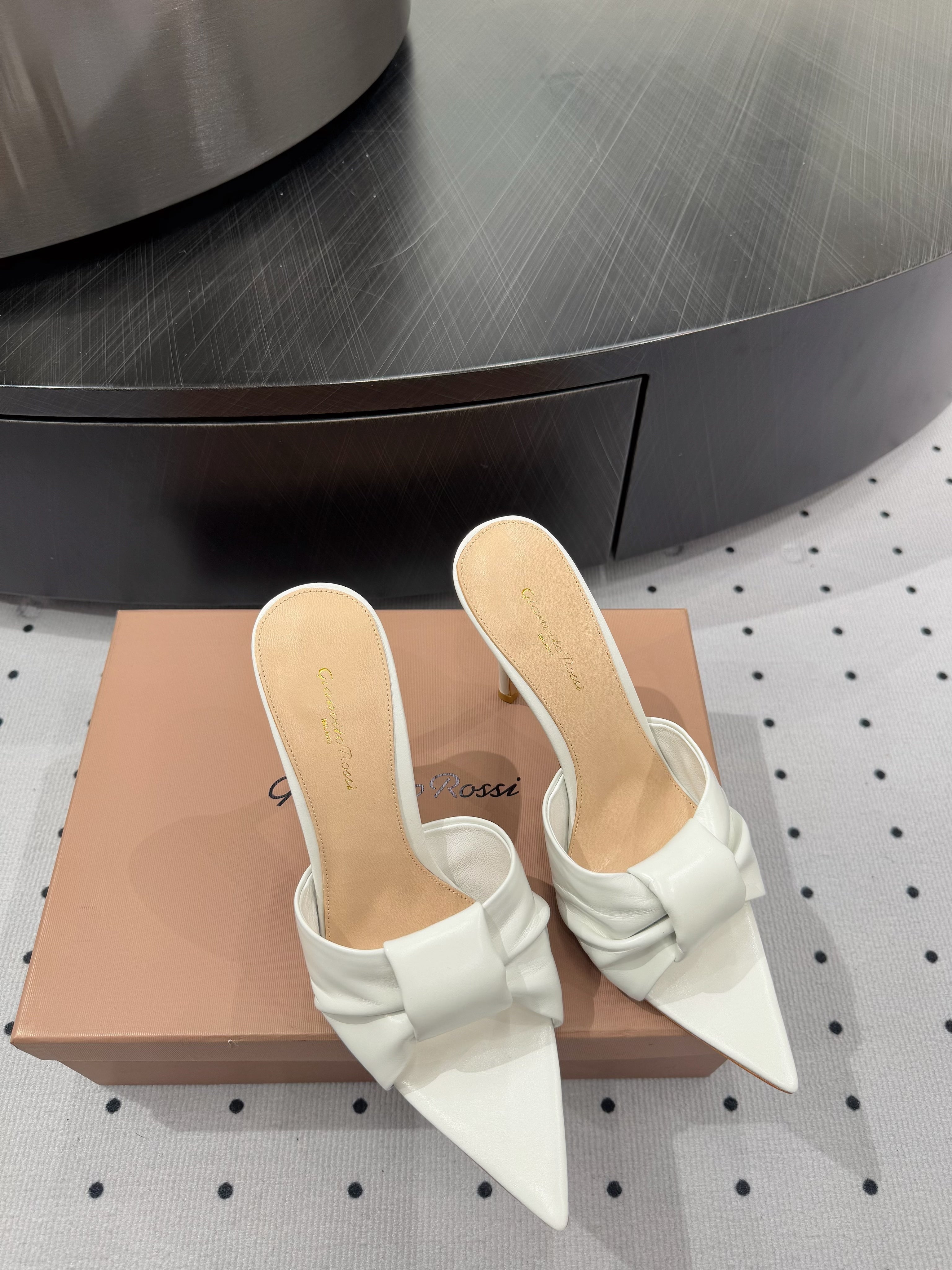 GIANVITO ROSSI 26S KNOTTED STRAP SANDALS 105 MM IN WHITE LAMBSKIN